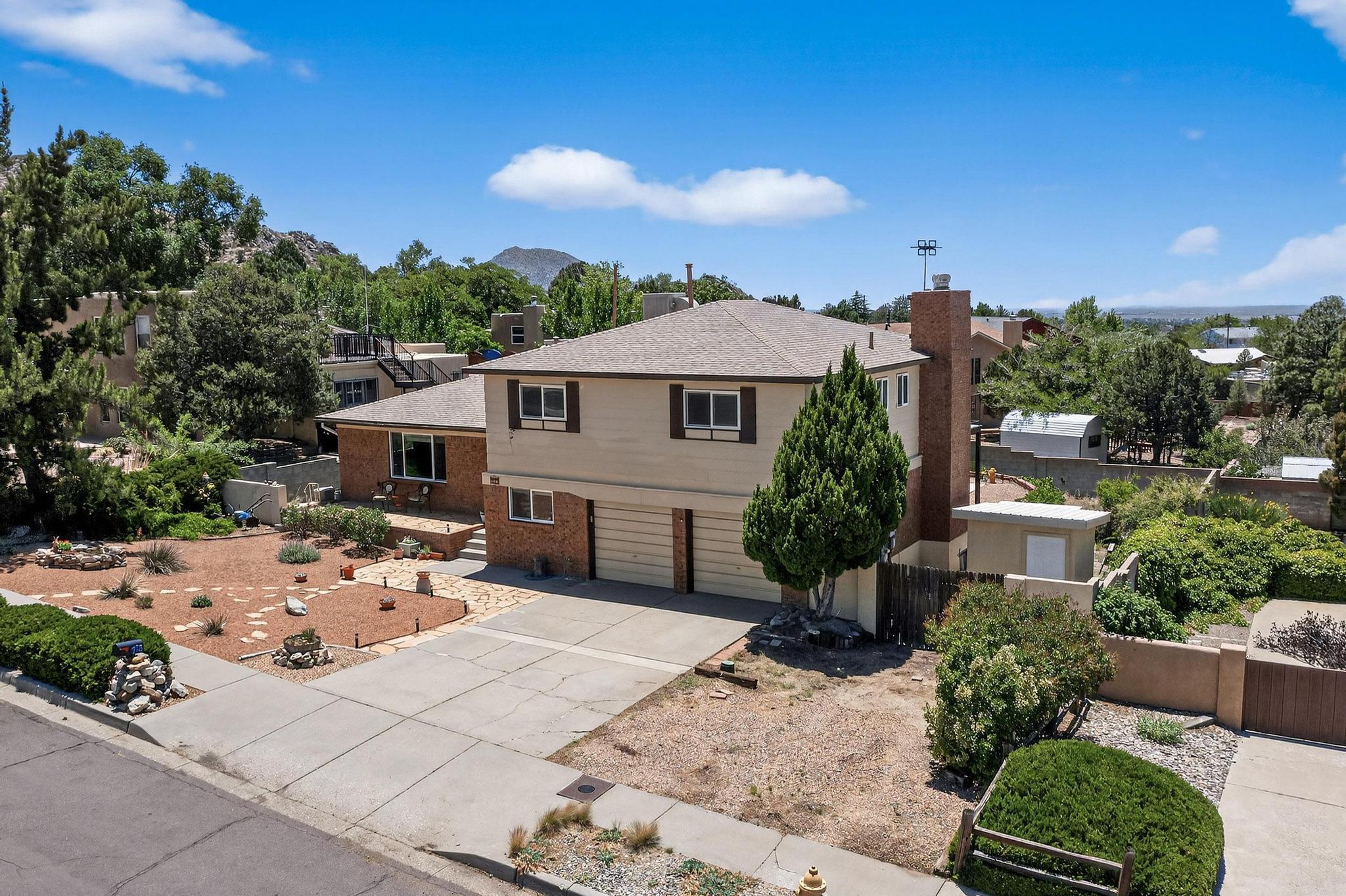 715 PARKSIDE Drive NE