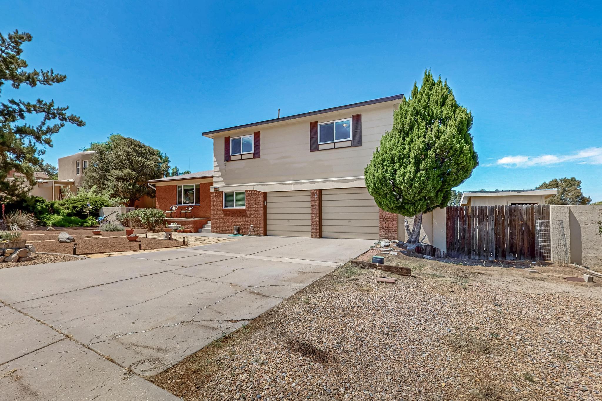 715 PARKSIDE Drive NE