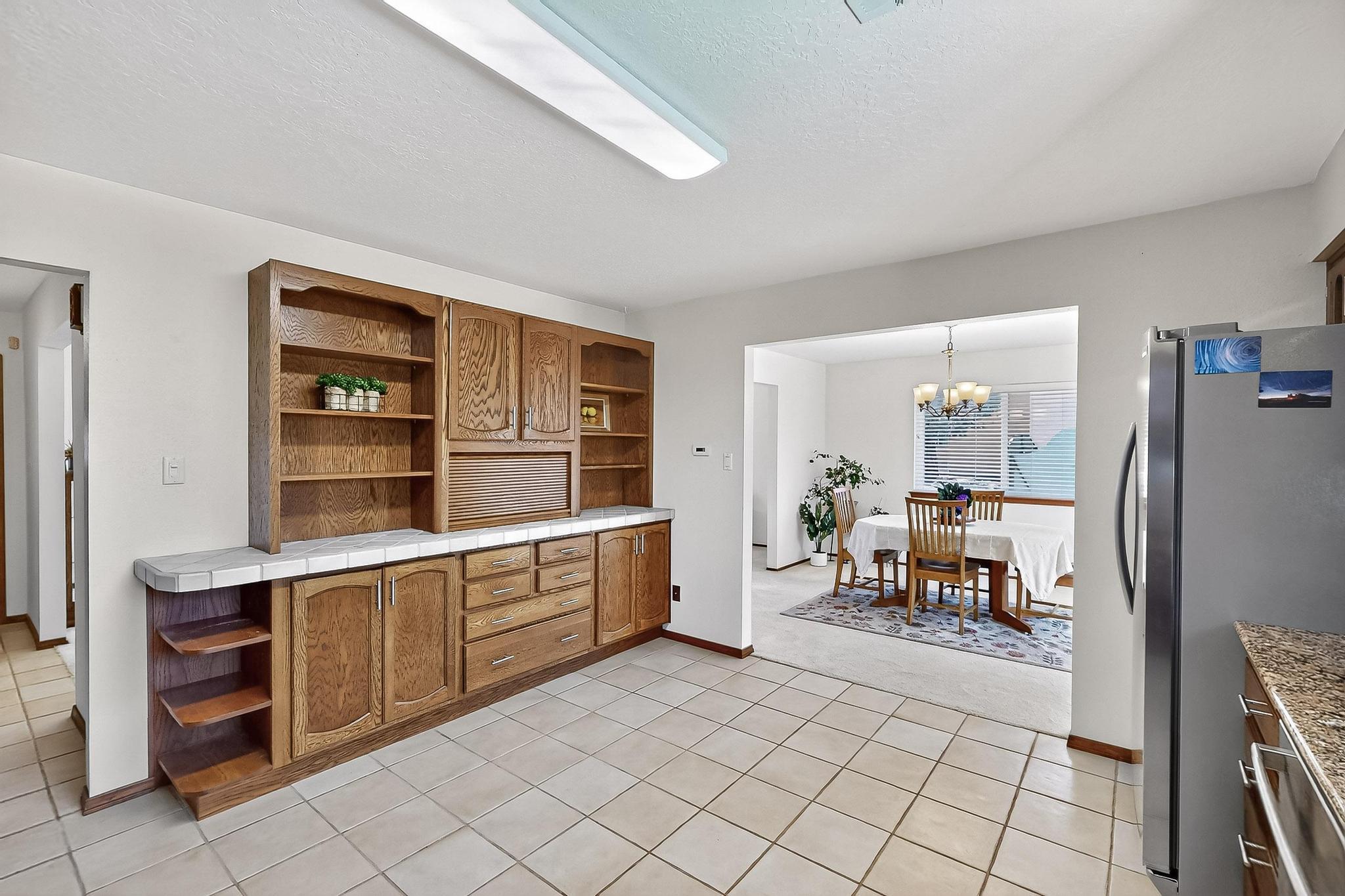 715 PARKSIDE Drive NE