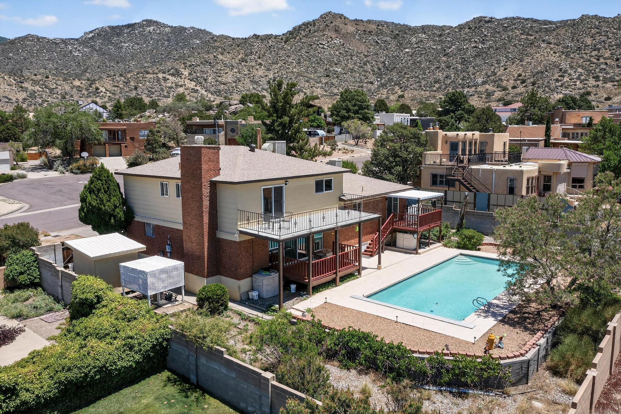 715 PARKSIDE Drive NE