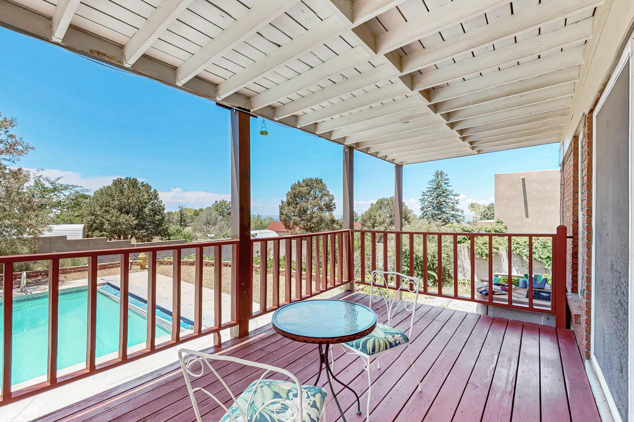 715 PARKSIDE Drive NE