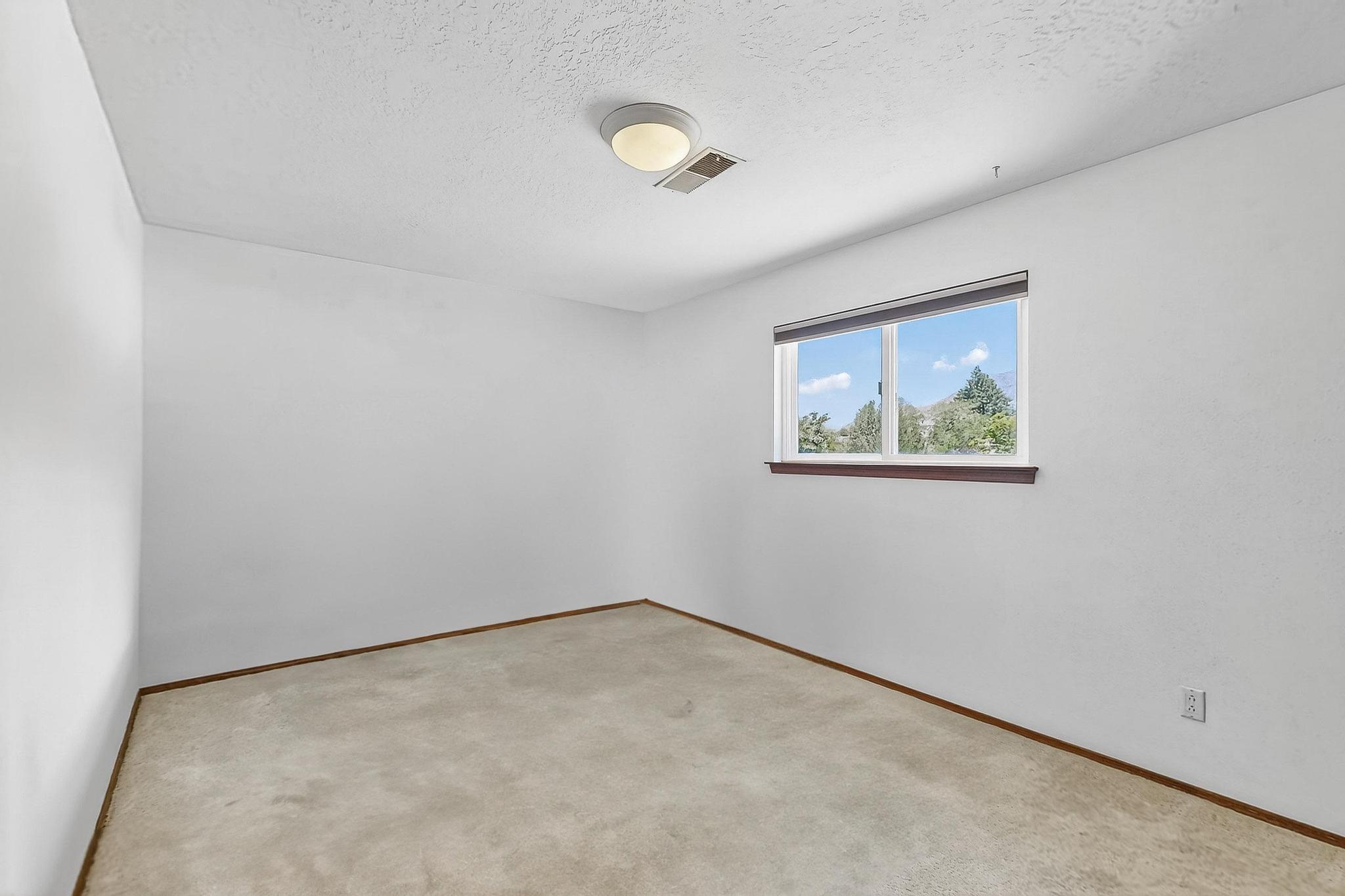 715 PARKSIDE Drive NE