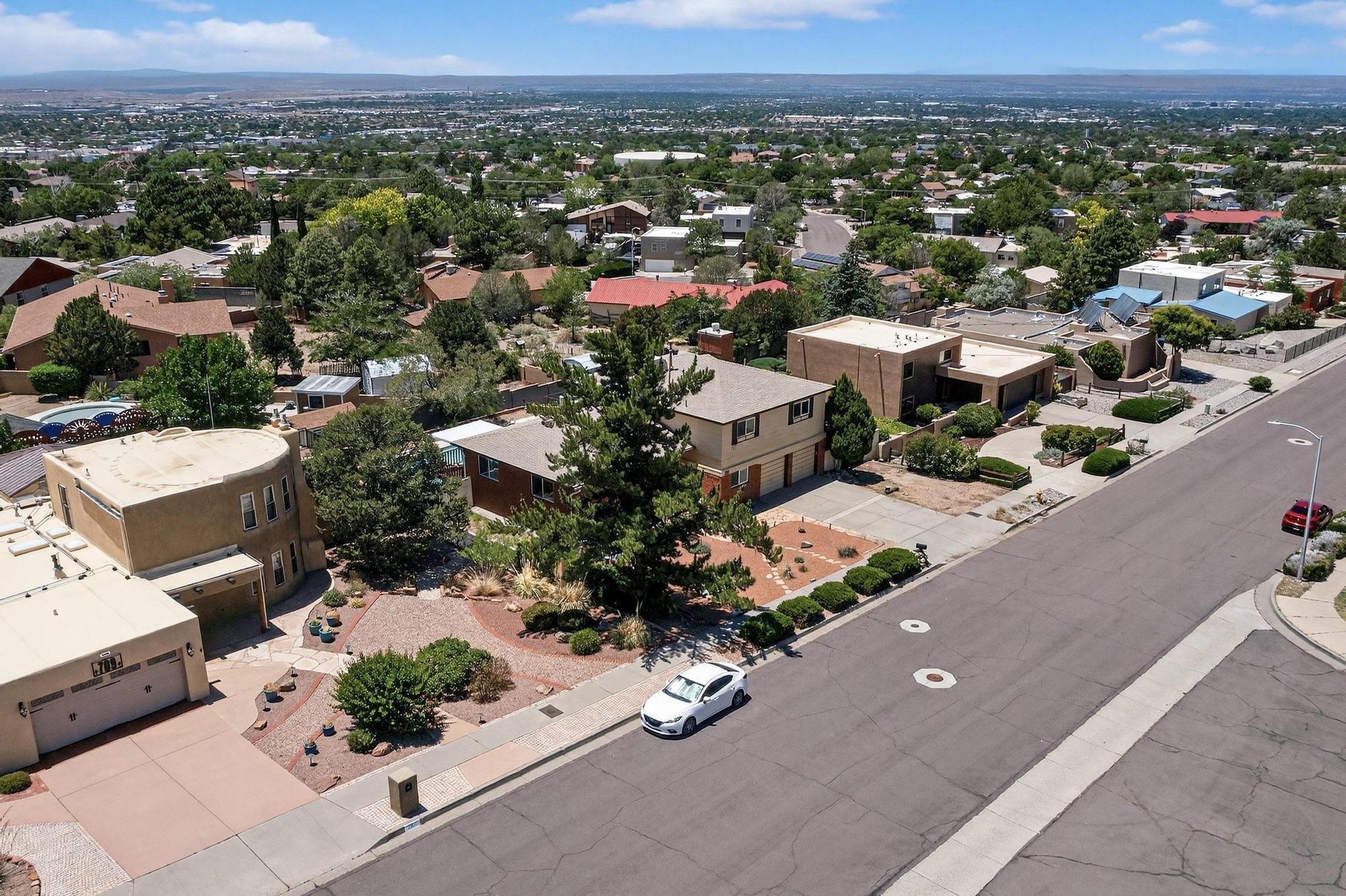 715 PARKSIDE Drive NE