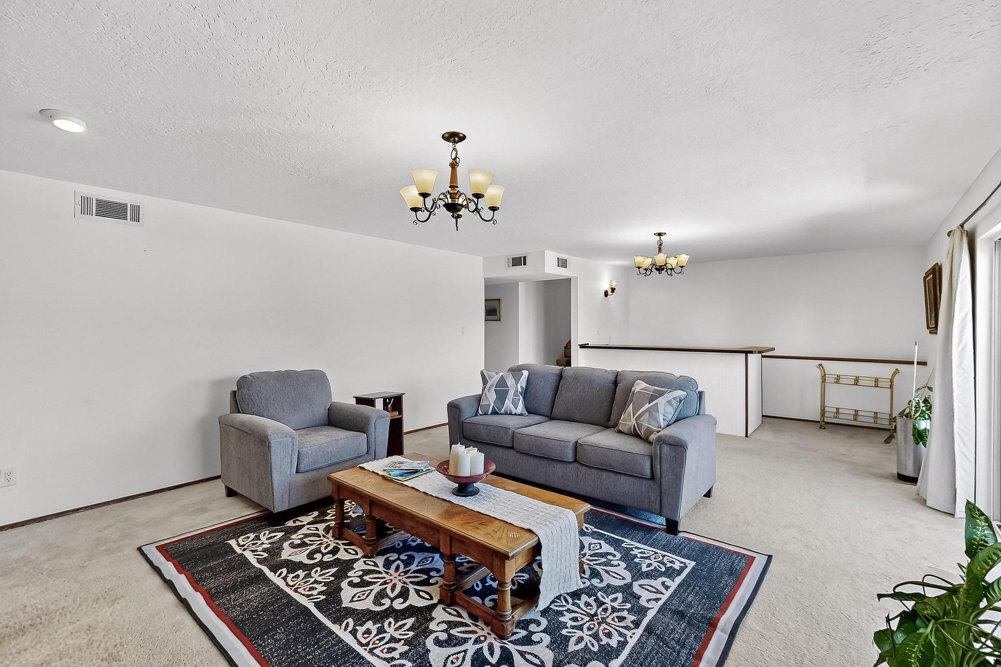 715 PARKSIDE Drive NE