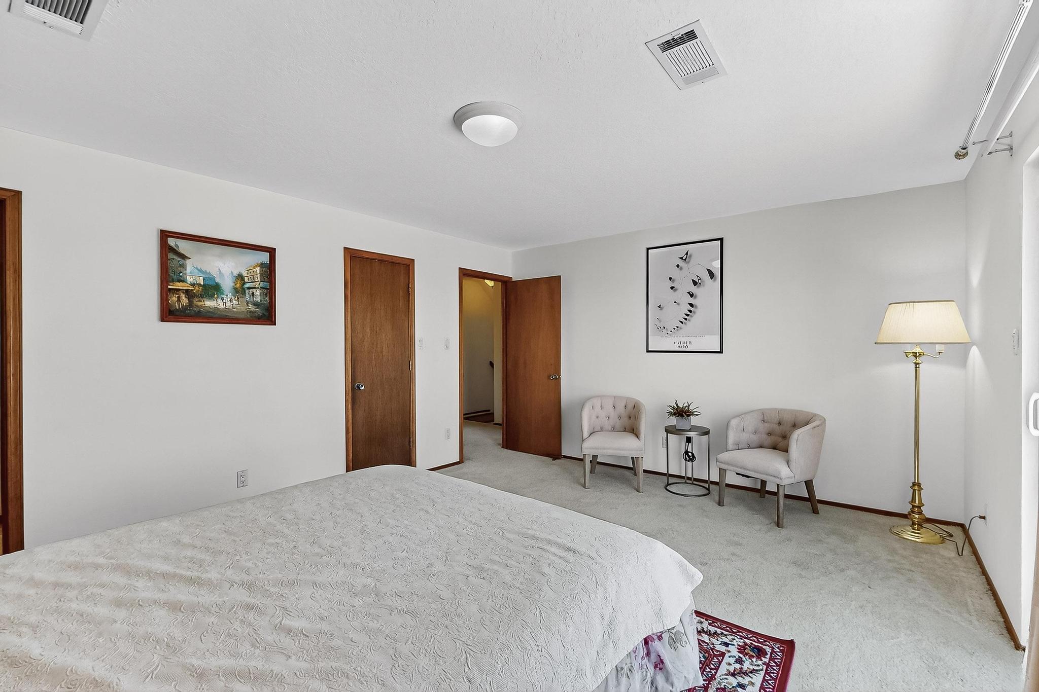 715 PARKSIDE Drive NE