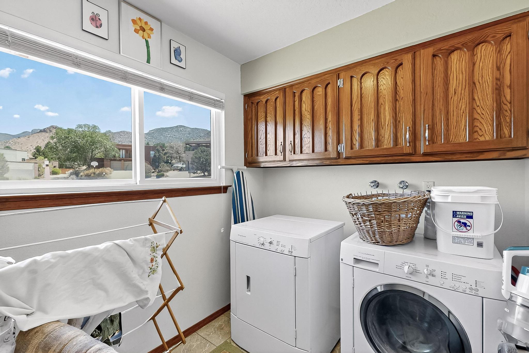 715 PARKSIDE Drive NE