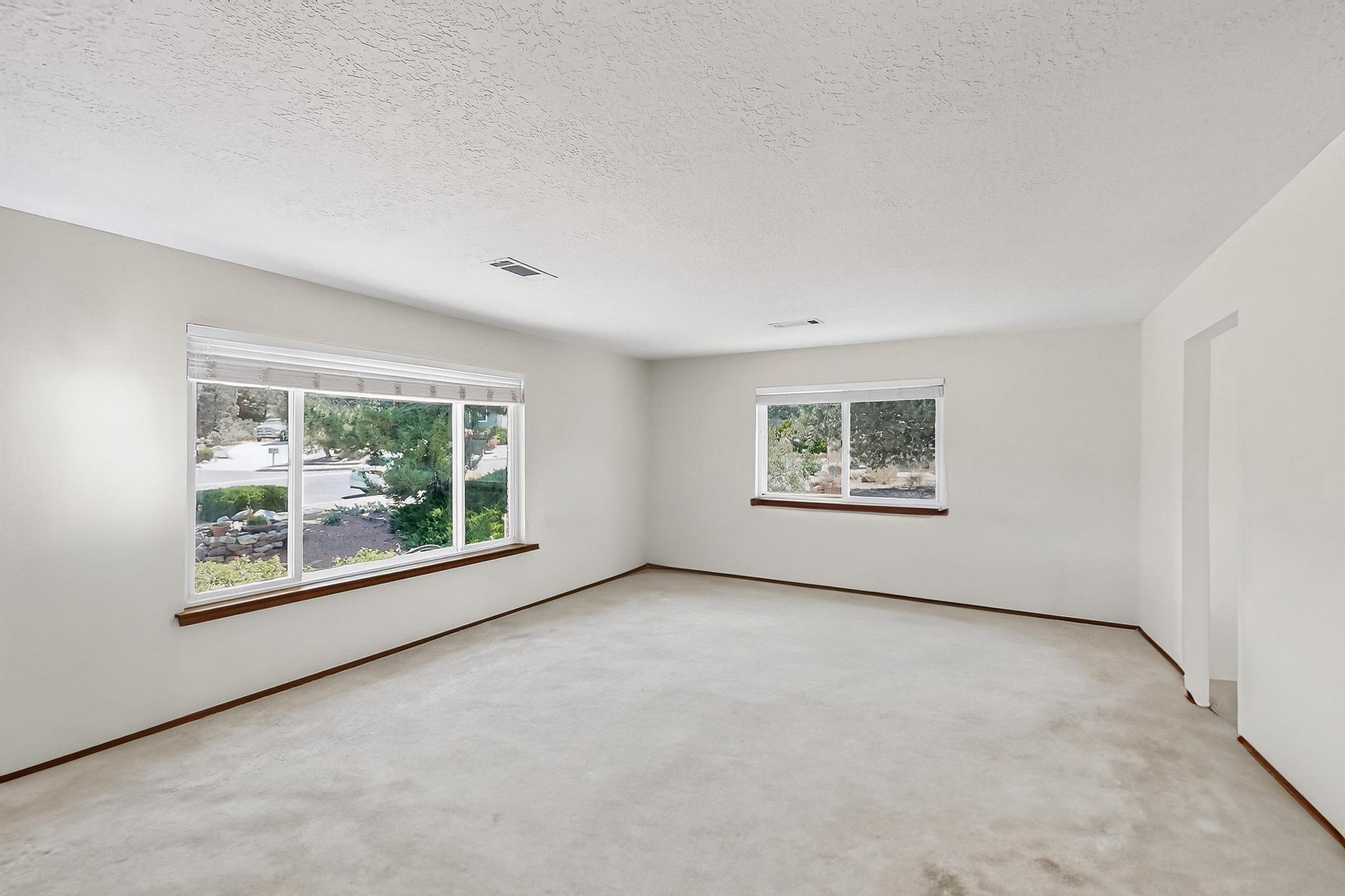 715 PARKSIDE Drive NE