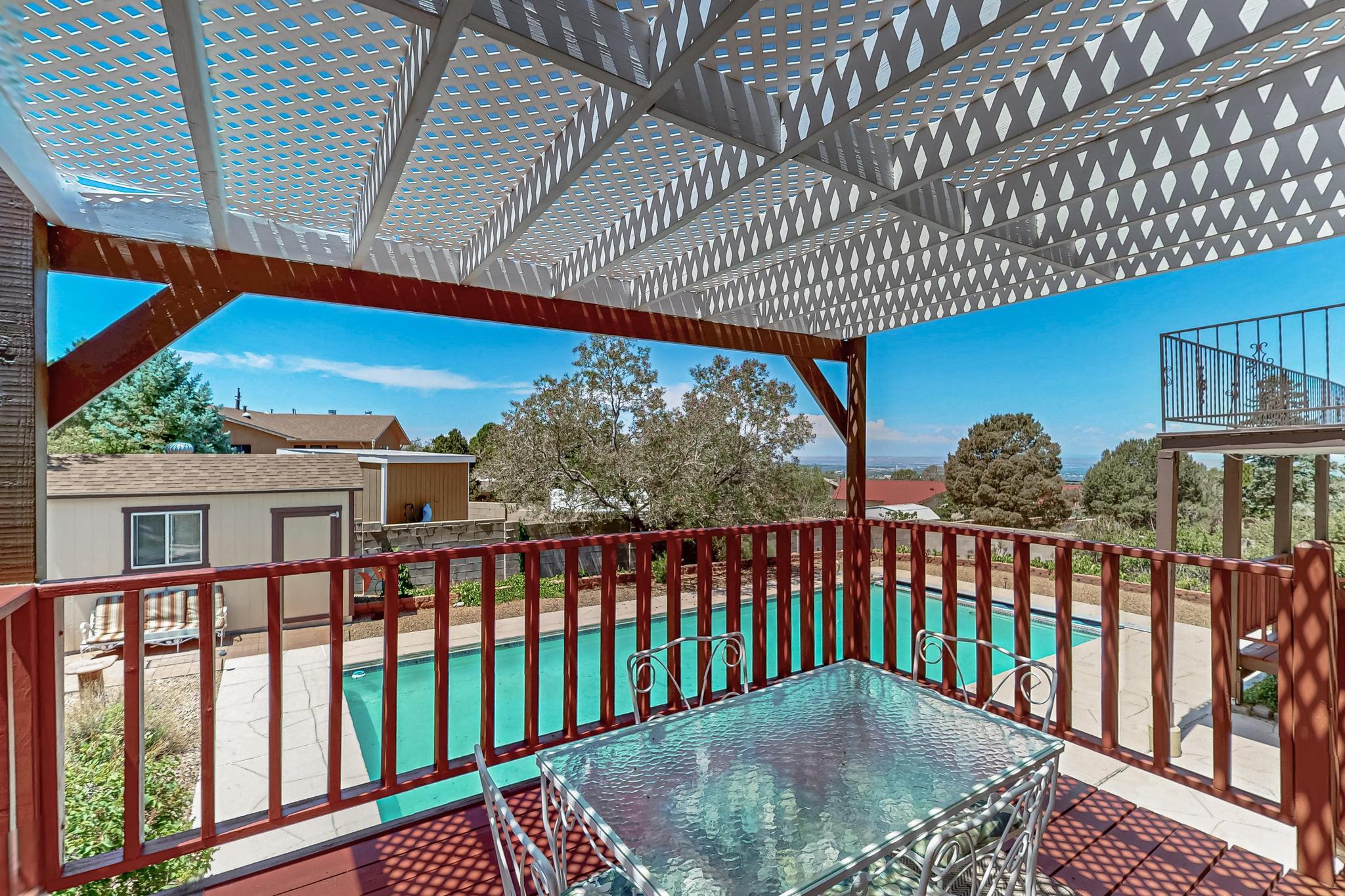 715 PARKSIDE Drive NE