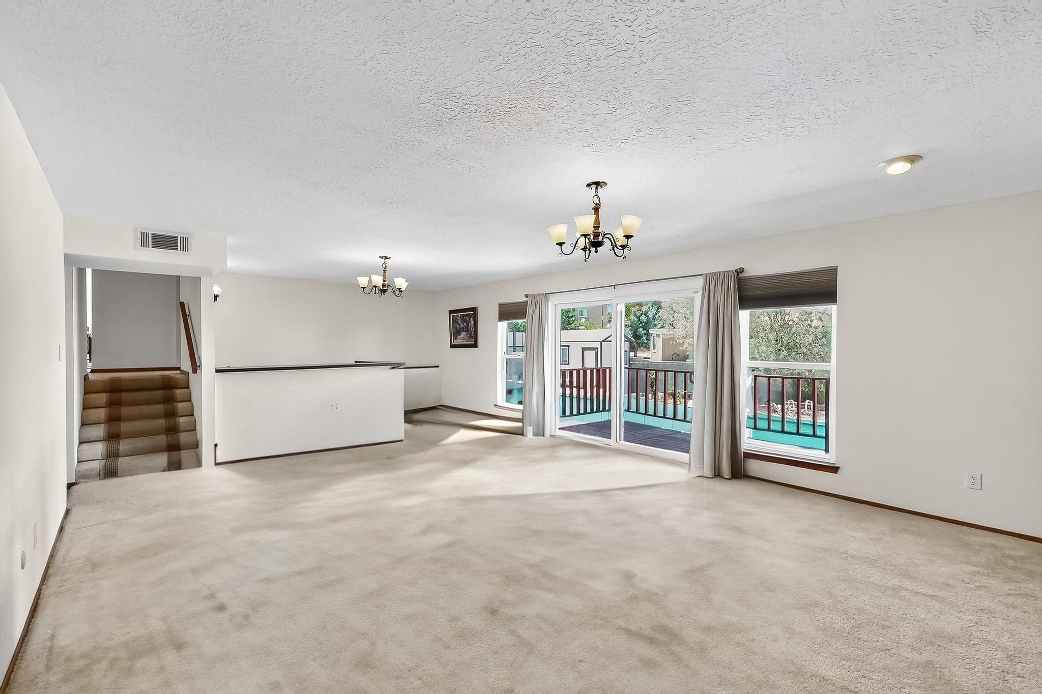 715 PARKSIDE Drive NE