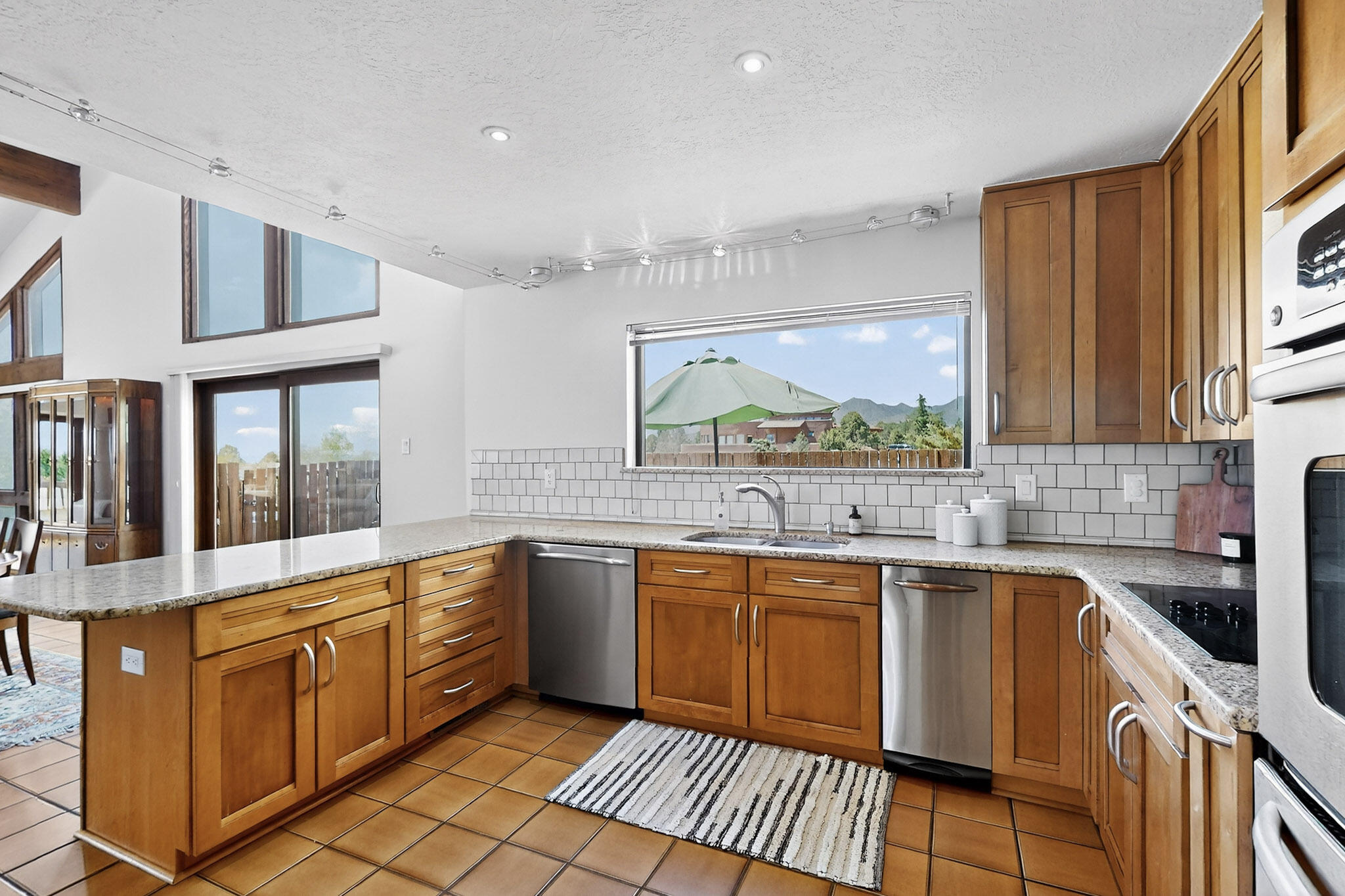 450 LIVE OAK Lane NE