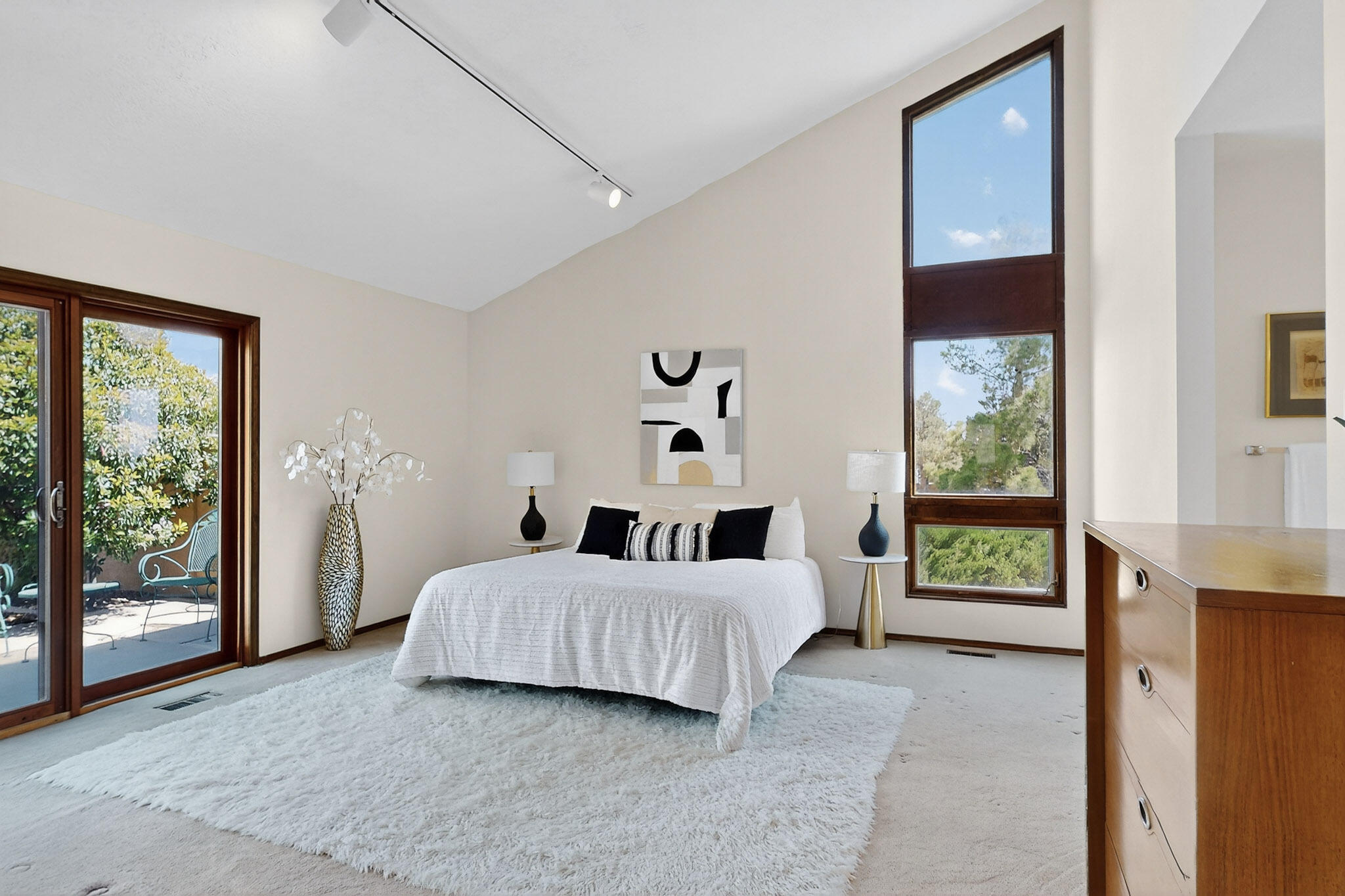 450 LIVE OAK Lane NE