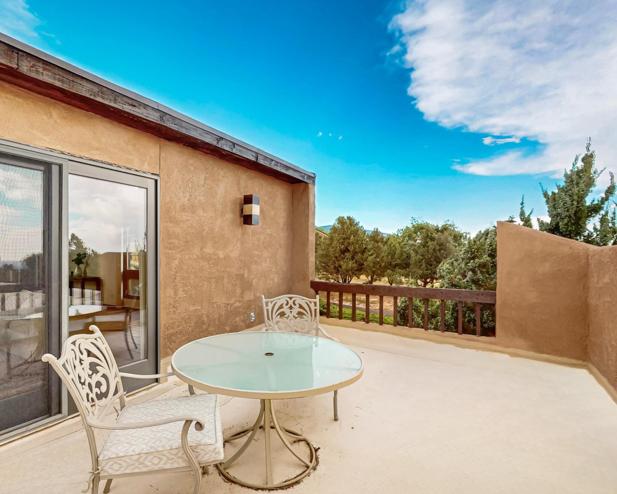 450 LIVE OAK Lane NE