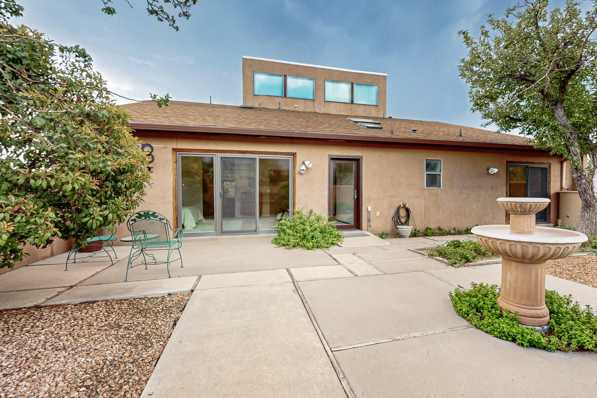 450 LIVE OAK Lane NE