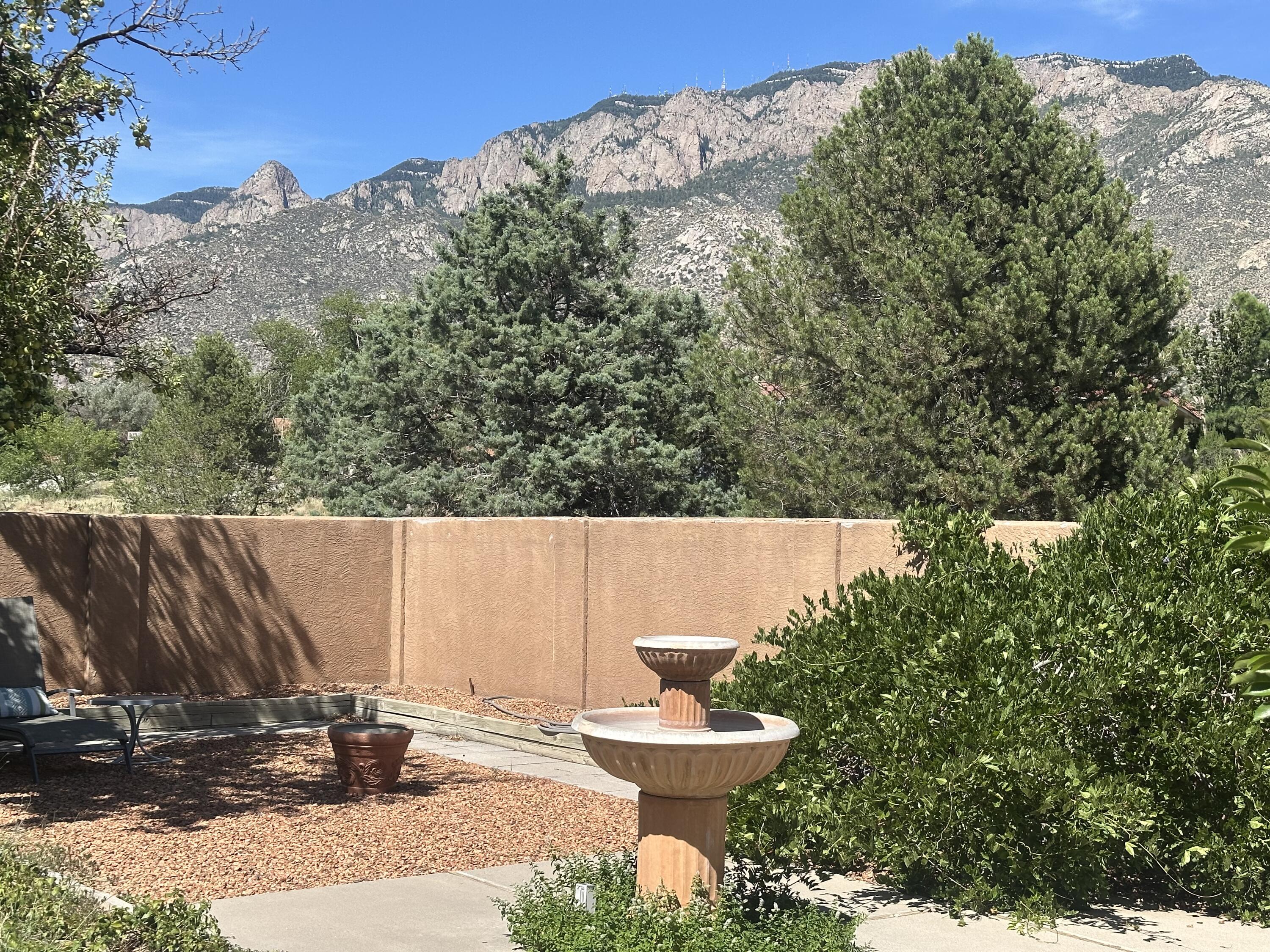 450 LIVE OAK Lane NE