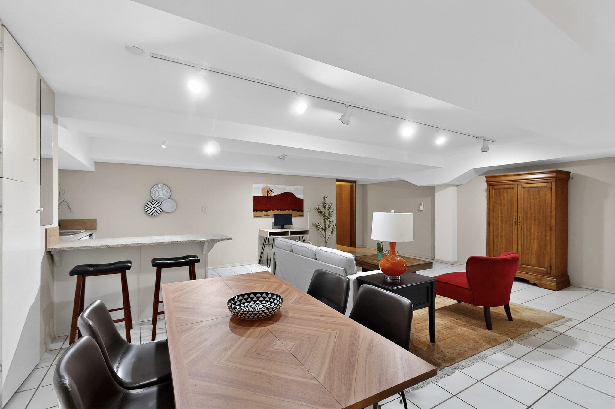 450 LIVE OAK Lane NE