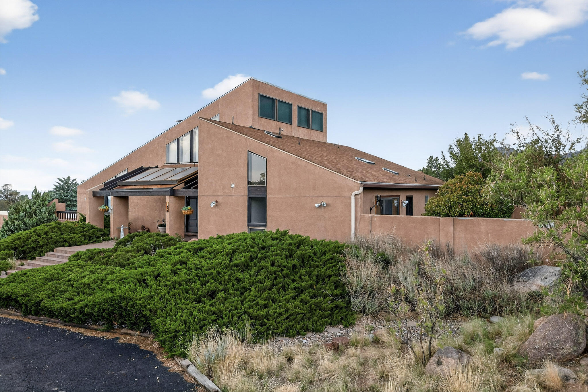 450 LIVE OAK Lane NE