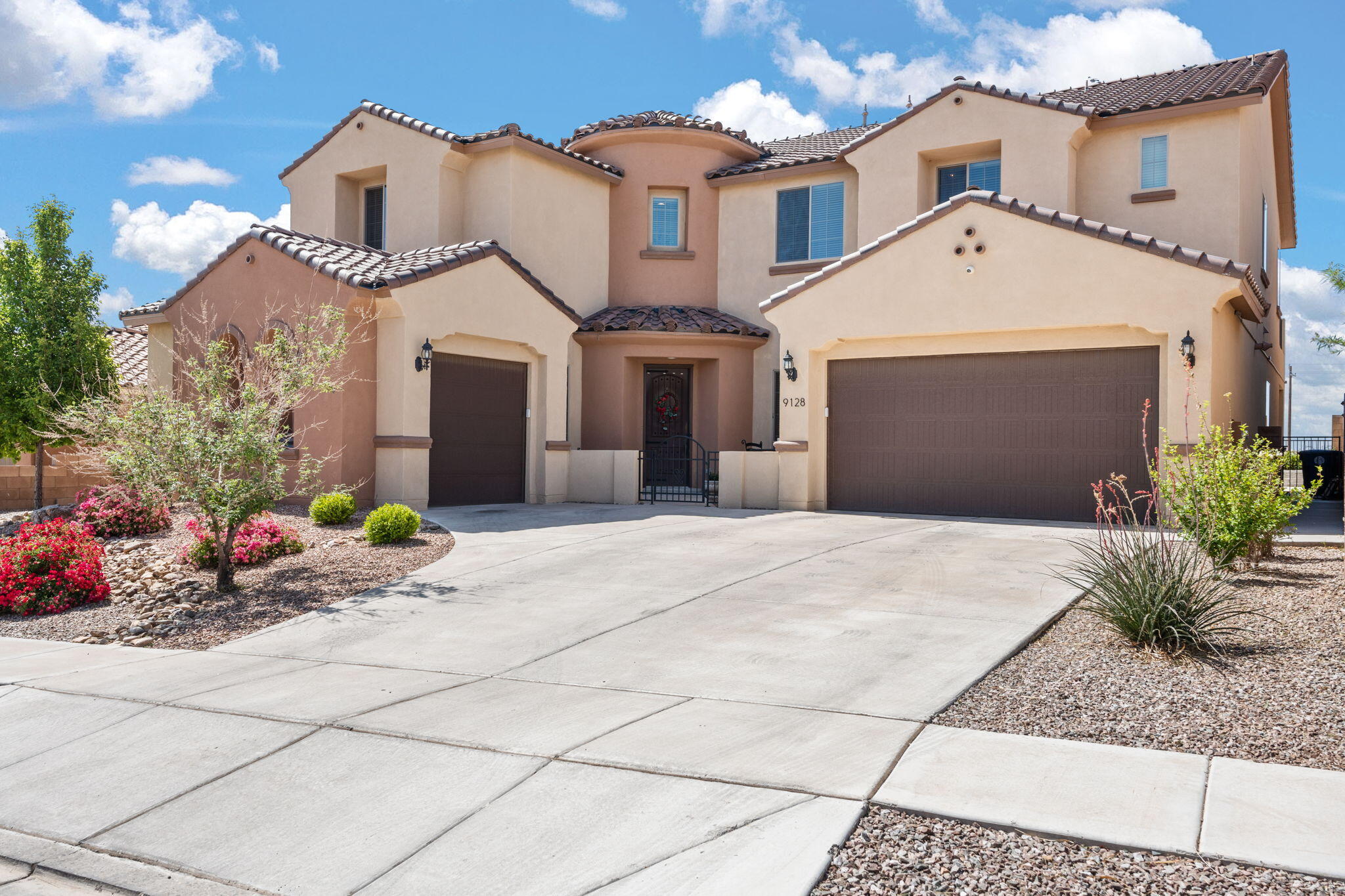 9128 Vista Bosquejo Road NW