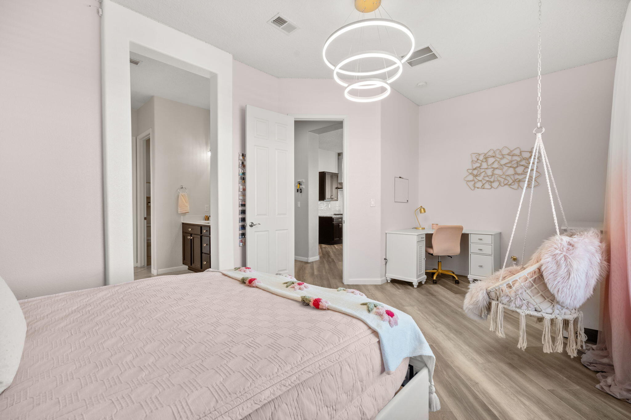 9128 Vista Bosquejo Road NW