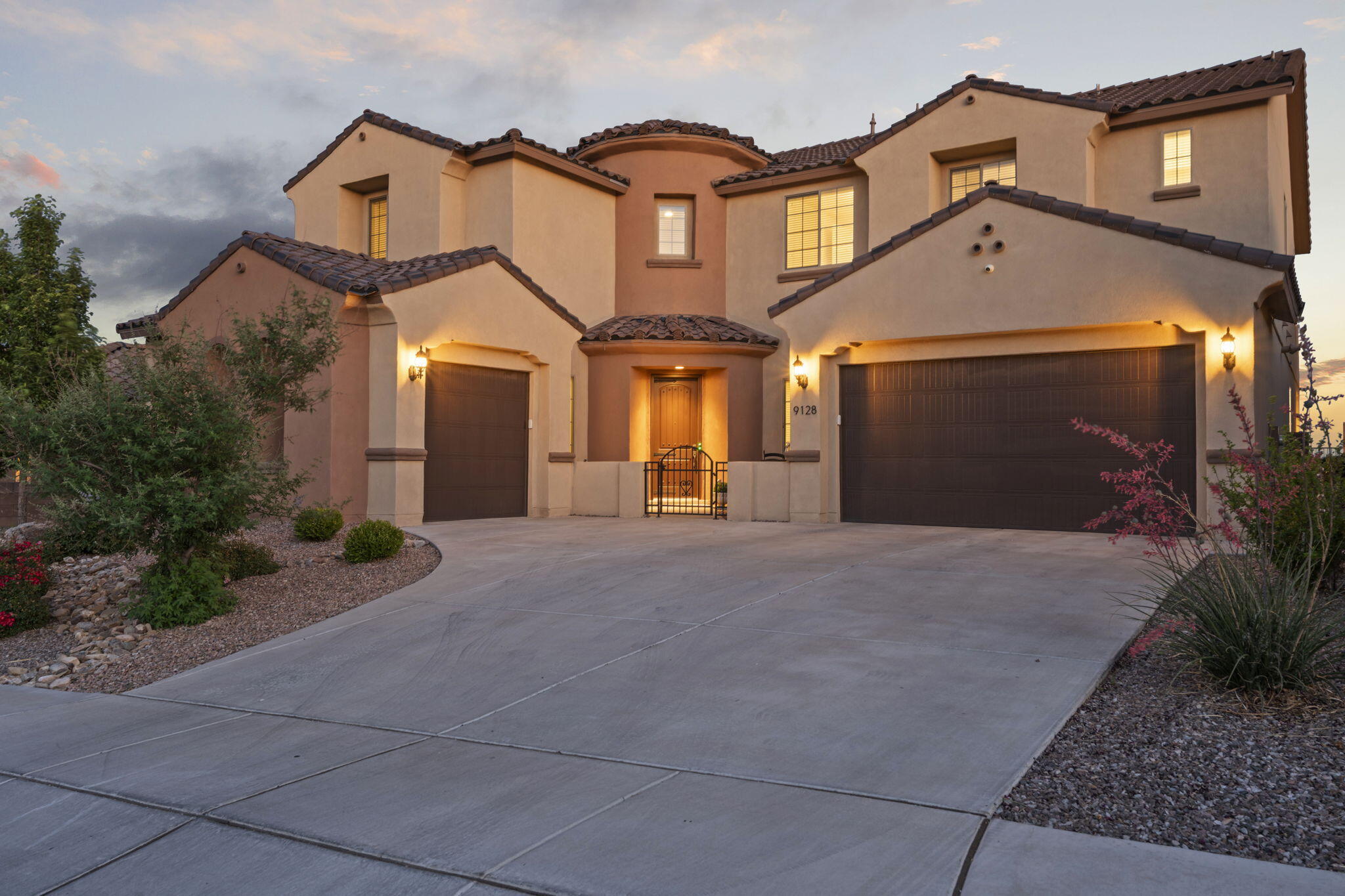 9128 Vista Bosquejo Road NW