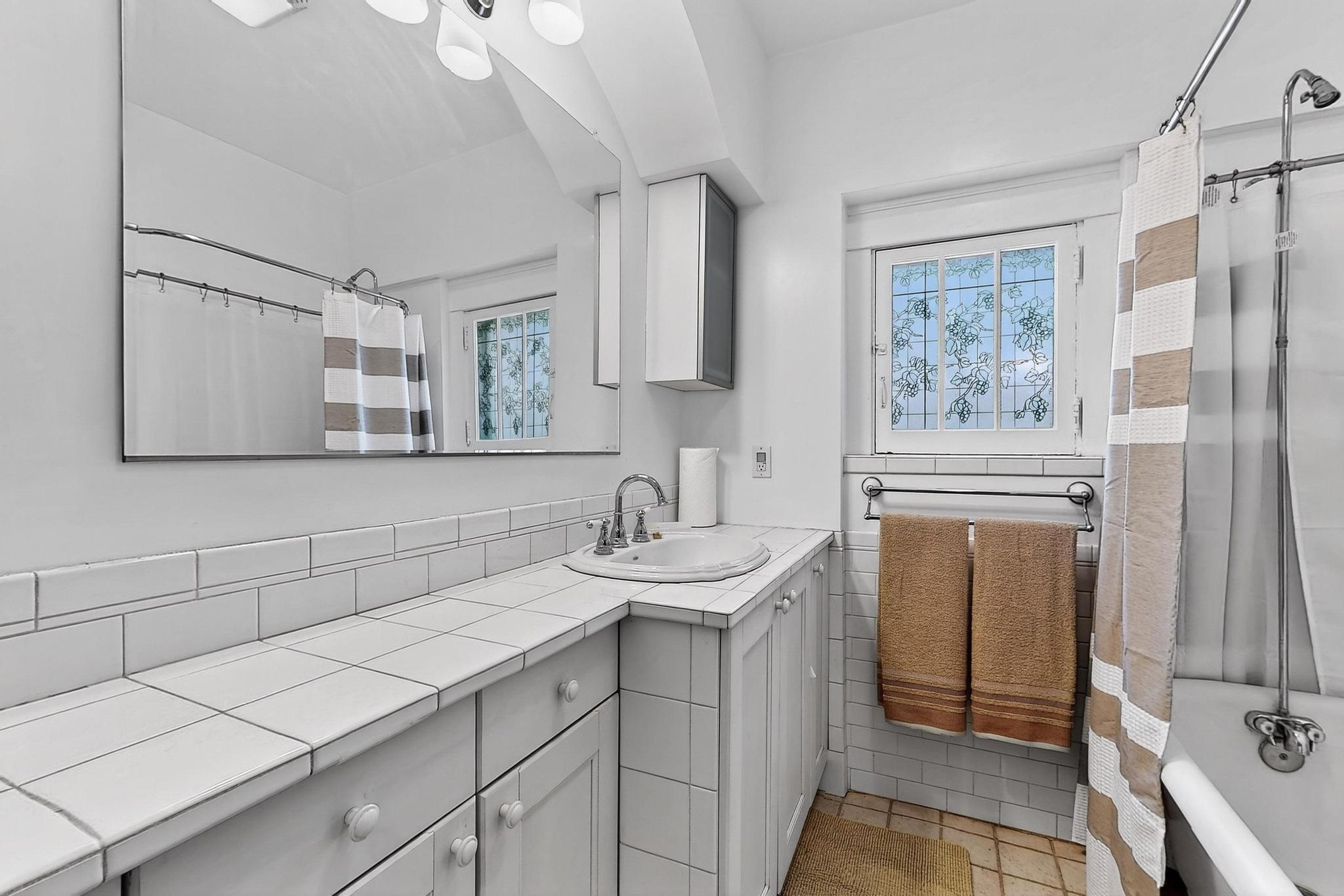 111 COLUMBIA Drive SE