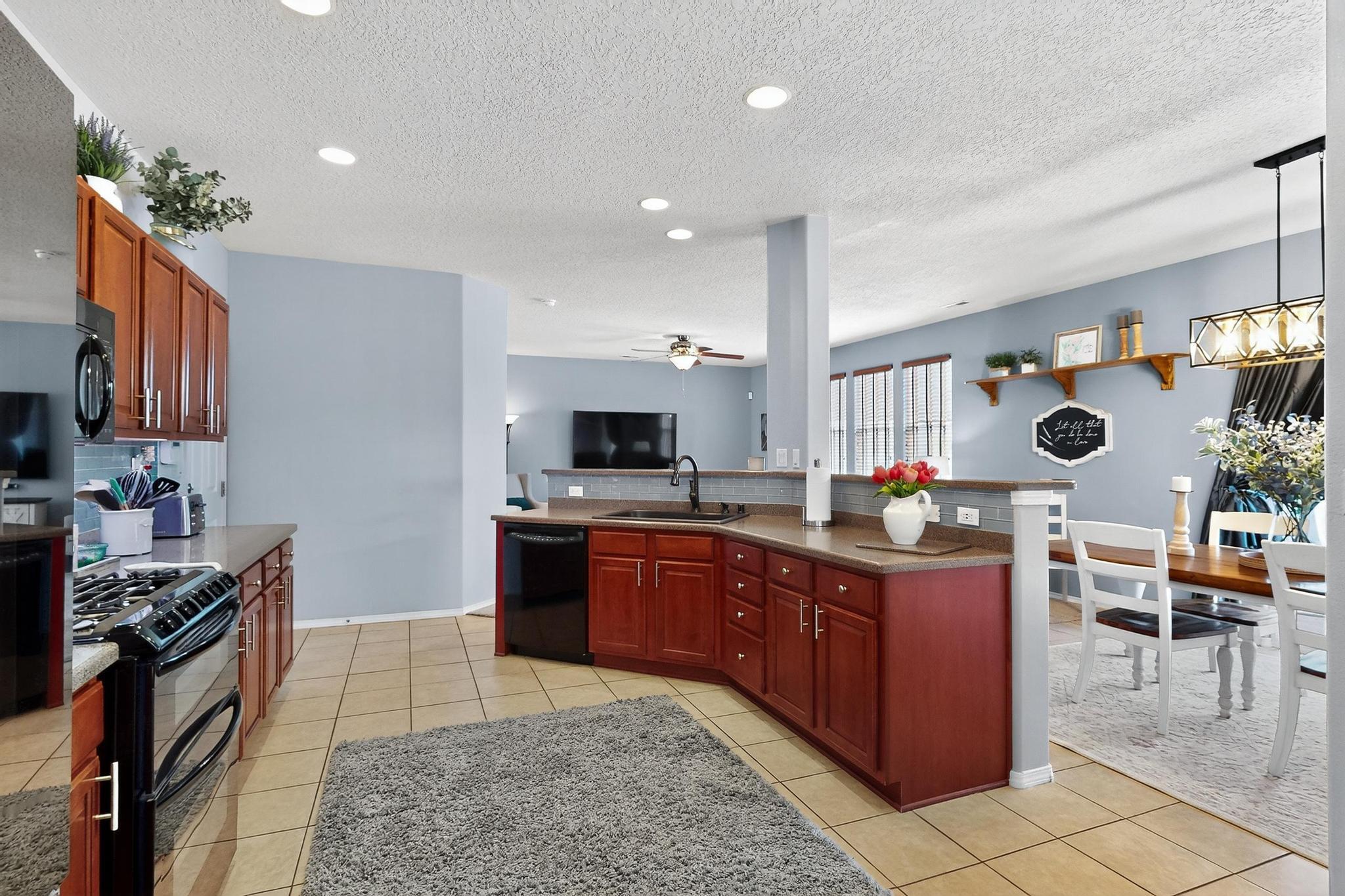 10204 MOGOLLON Drive NW