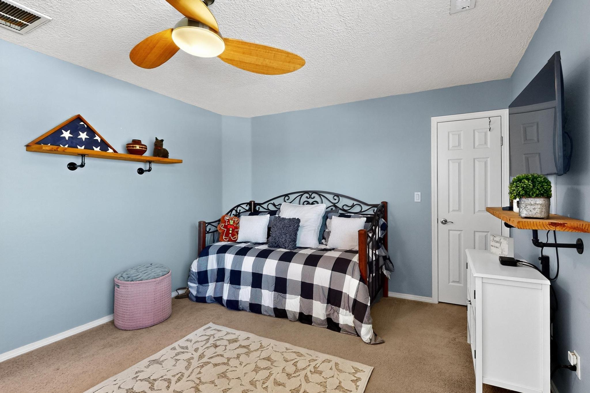 10204 MOGOLLON Drive NW