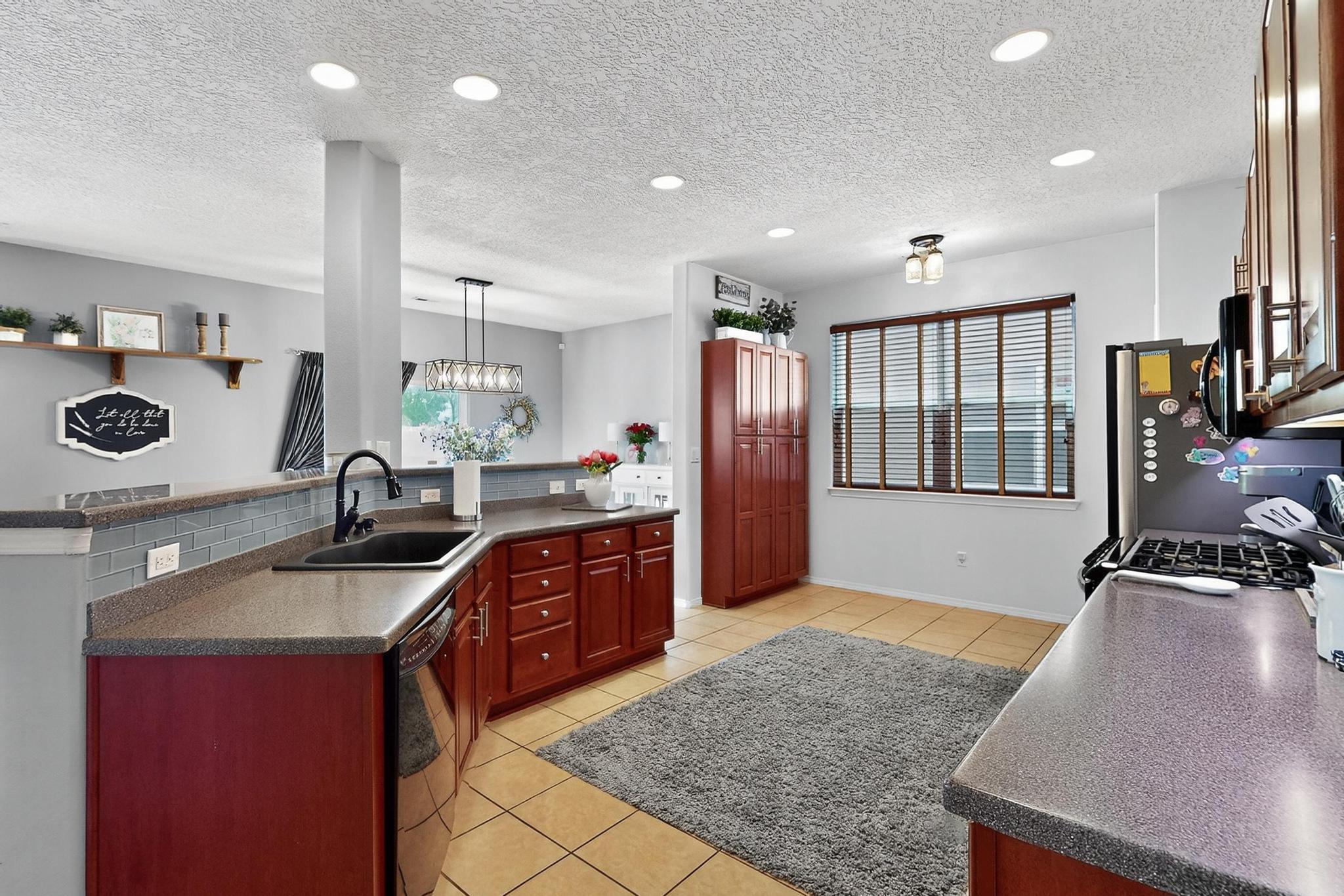 10204 MOGOLLON Drive NW