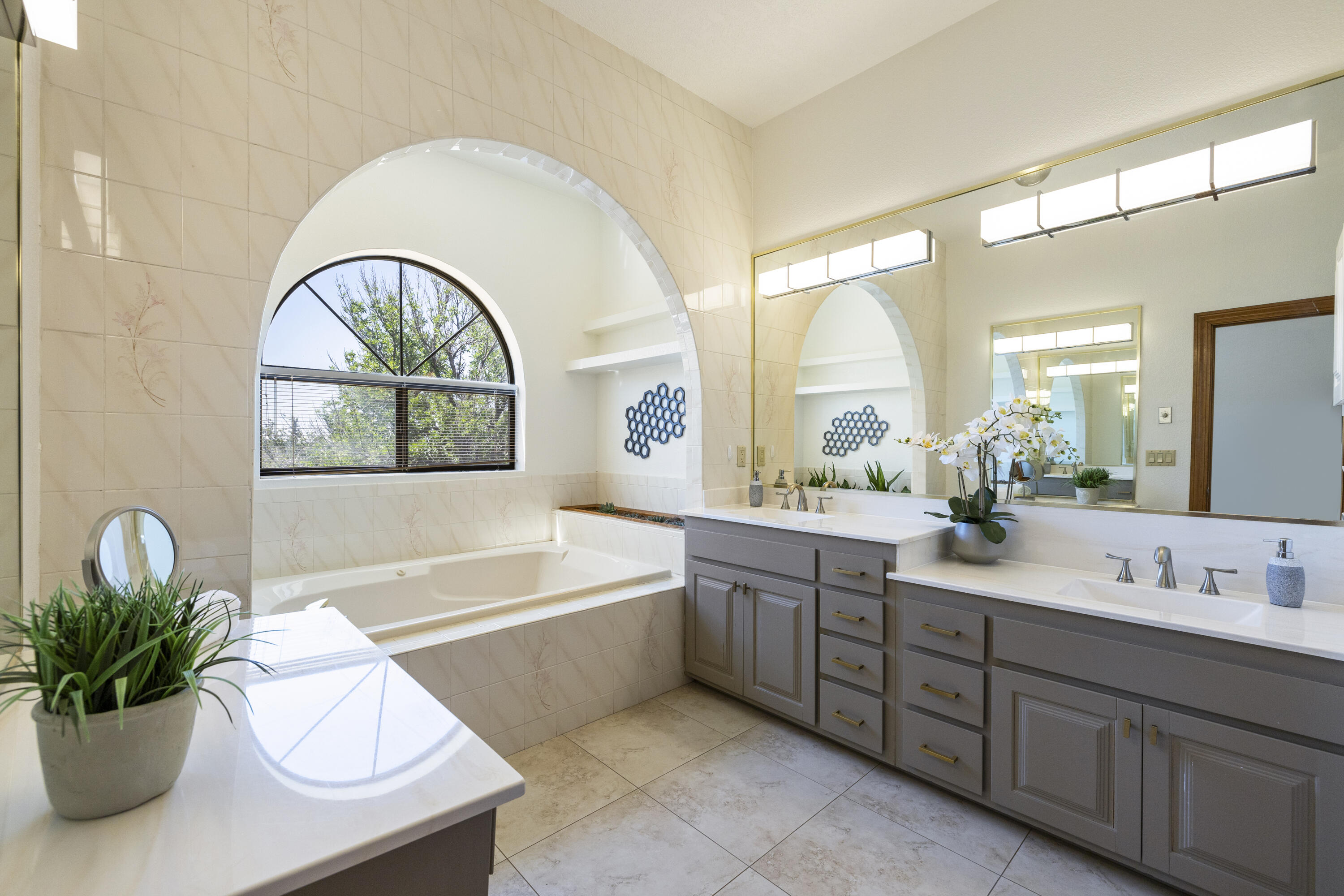 8712 Greenarbor Road NE