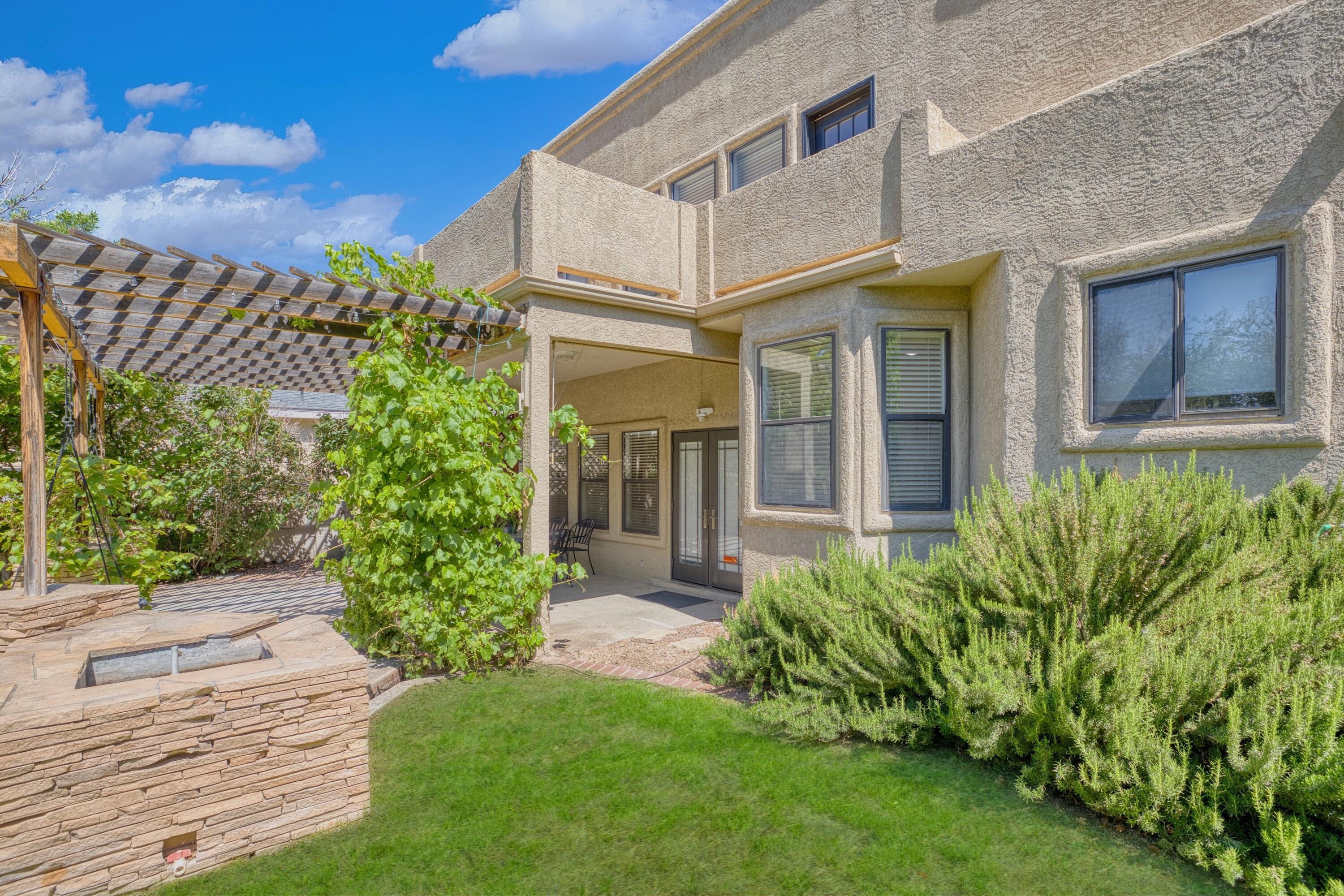 8712 Greenarbor Road NE