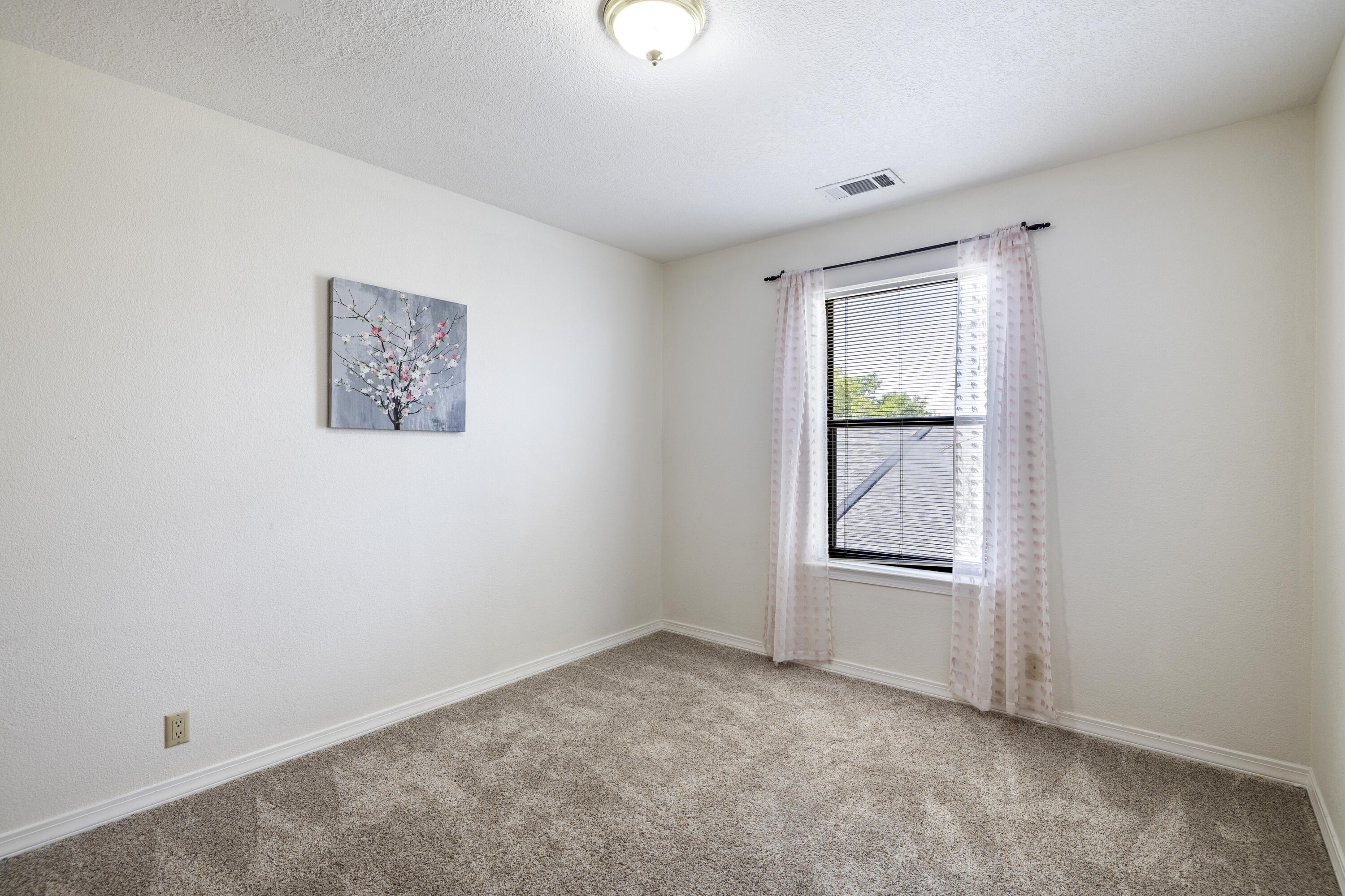 8712 Greenarbor Road NE