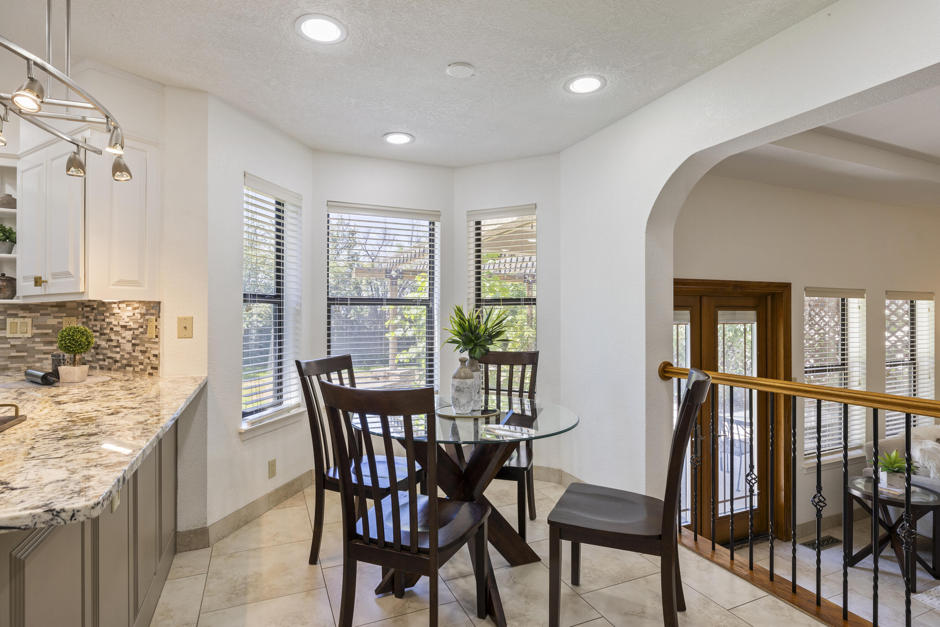 8712 Greenarbor Road NE