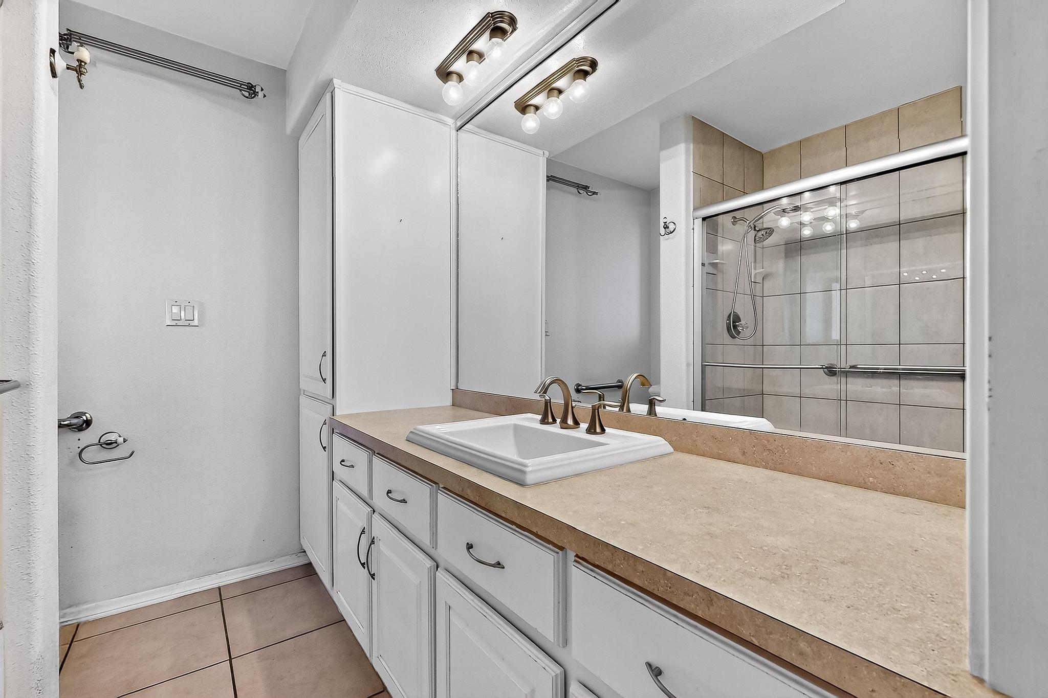 4201 WHISPERWOOD Place NE