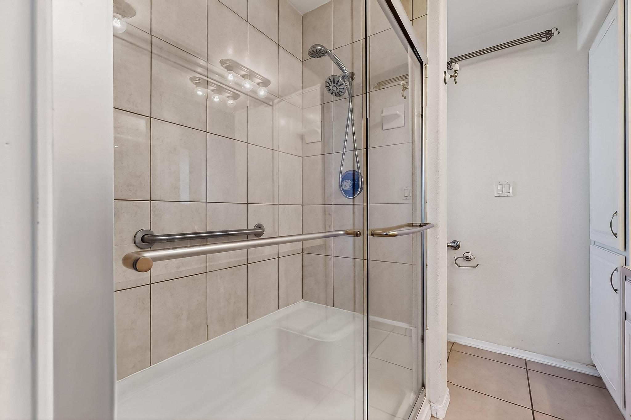 4201 WHISPERWOOD Place NE