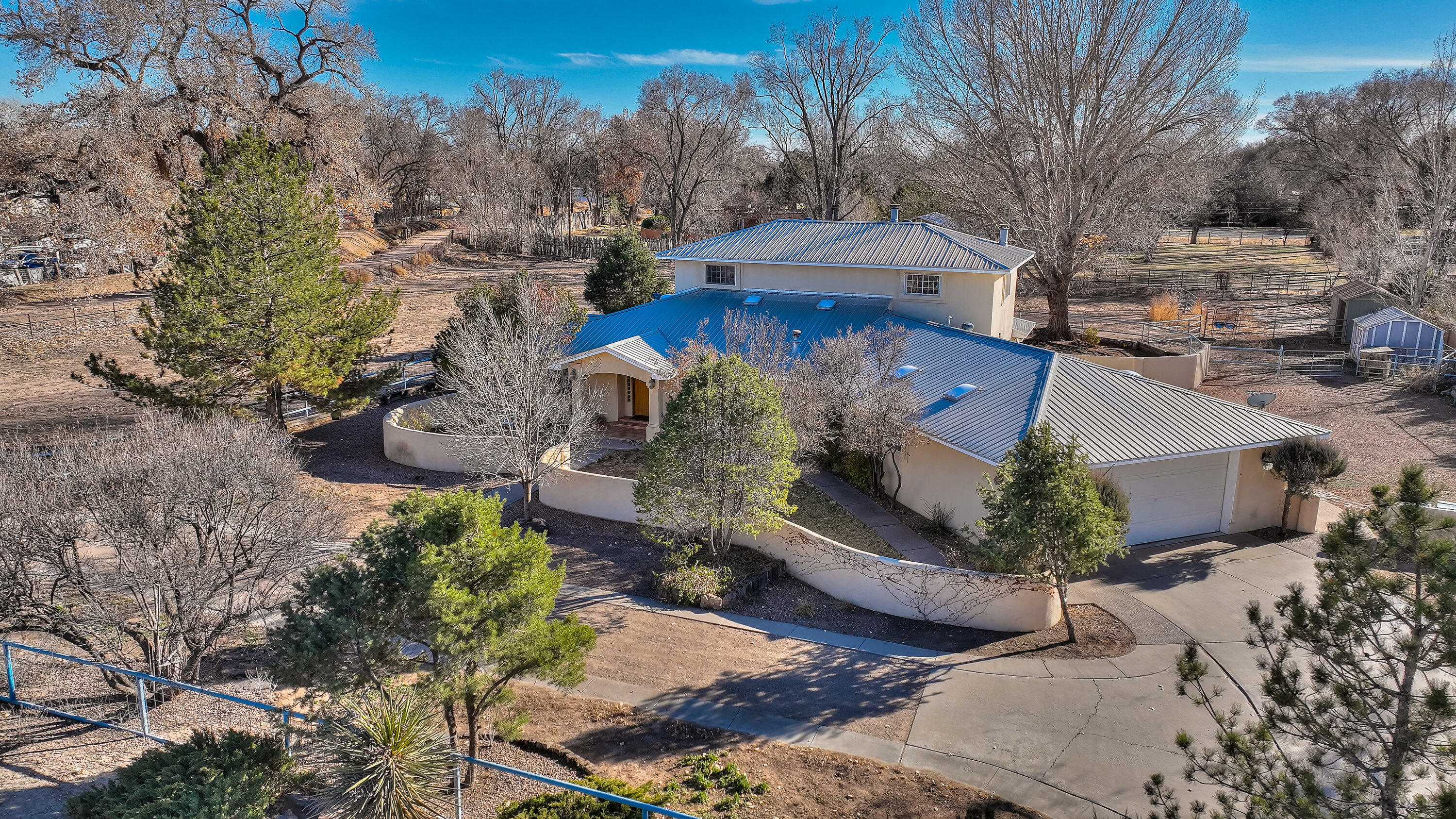 400 PASEO DEL BOSQUE NW