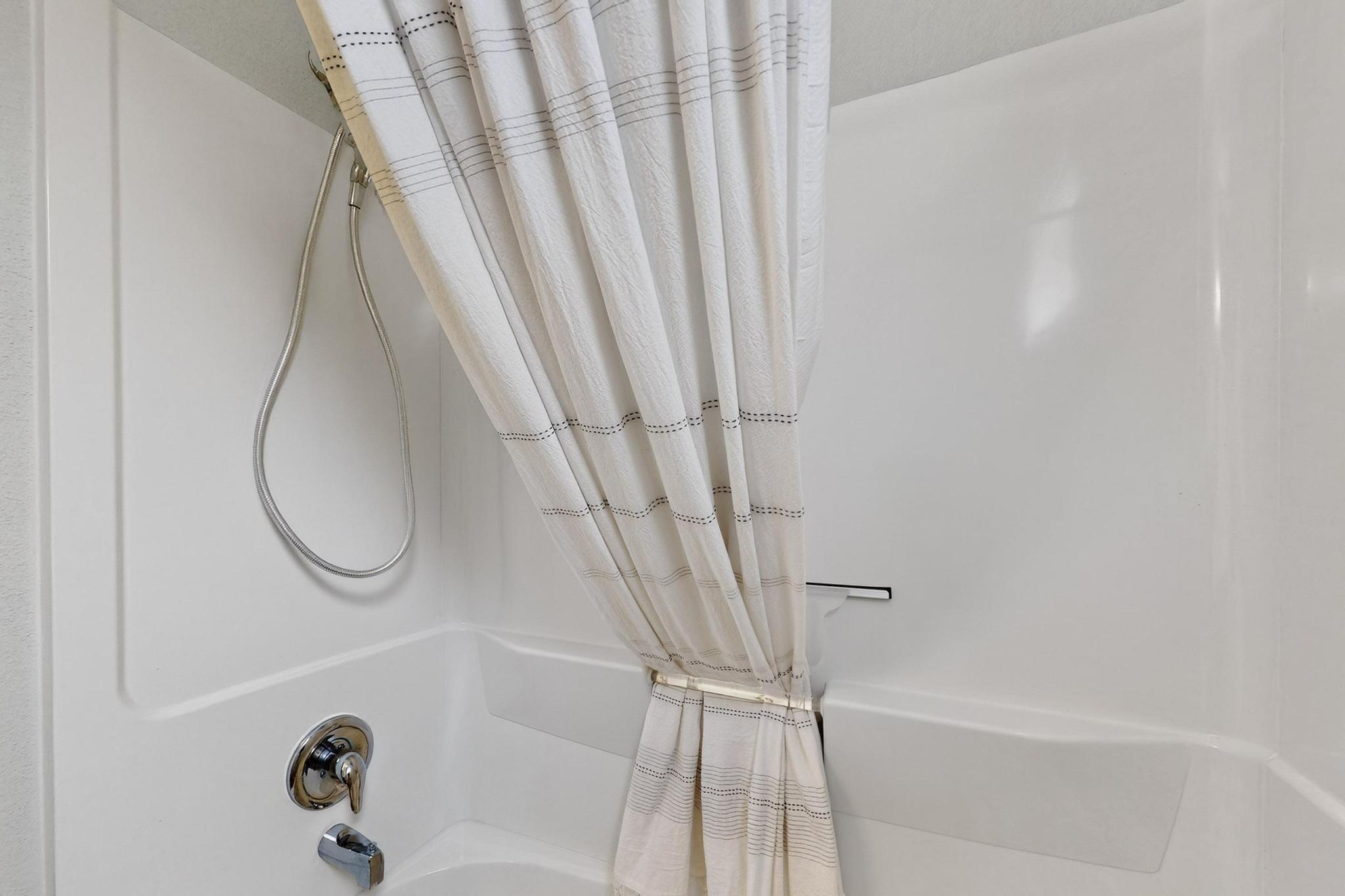 8215 MOCK HEATHER Road NW