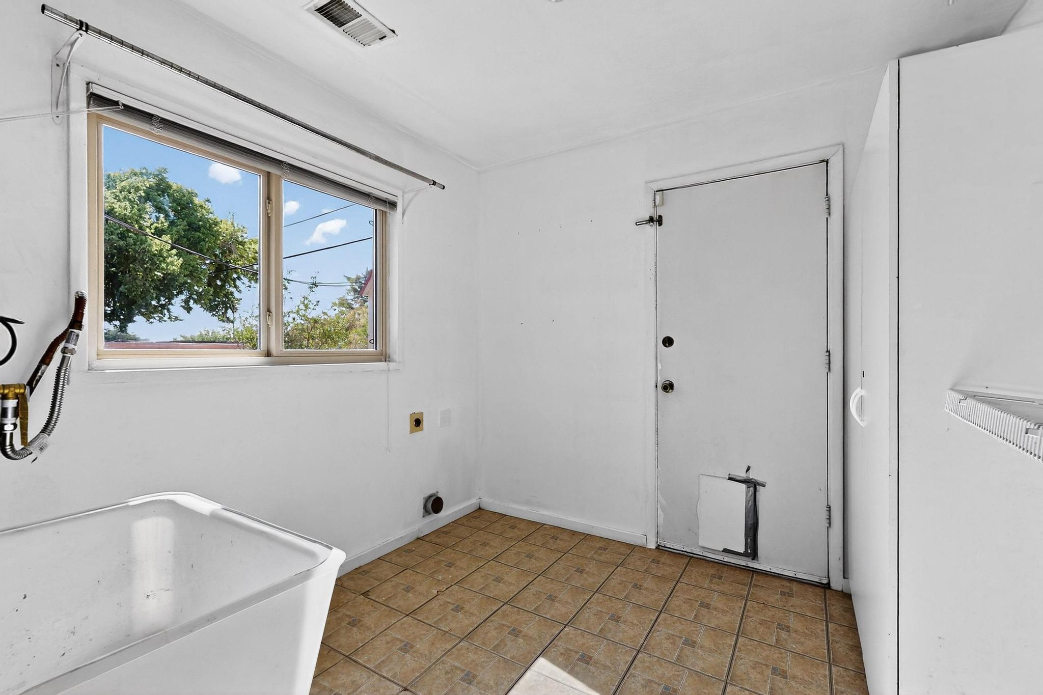 1531 Hendola Drive NE