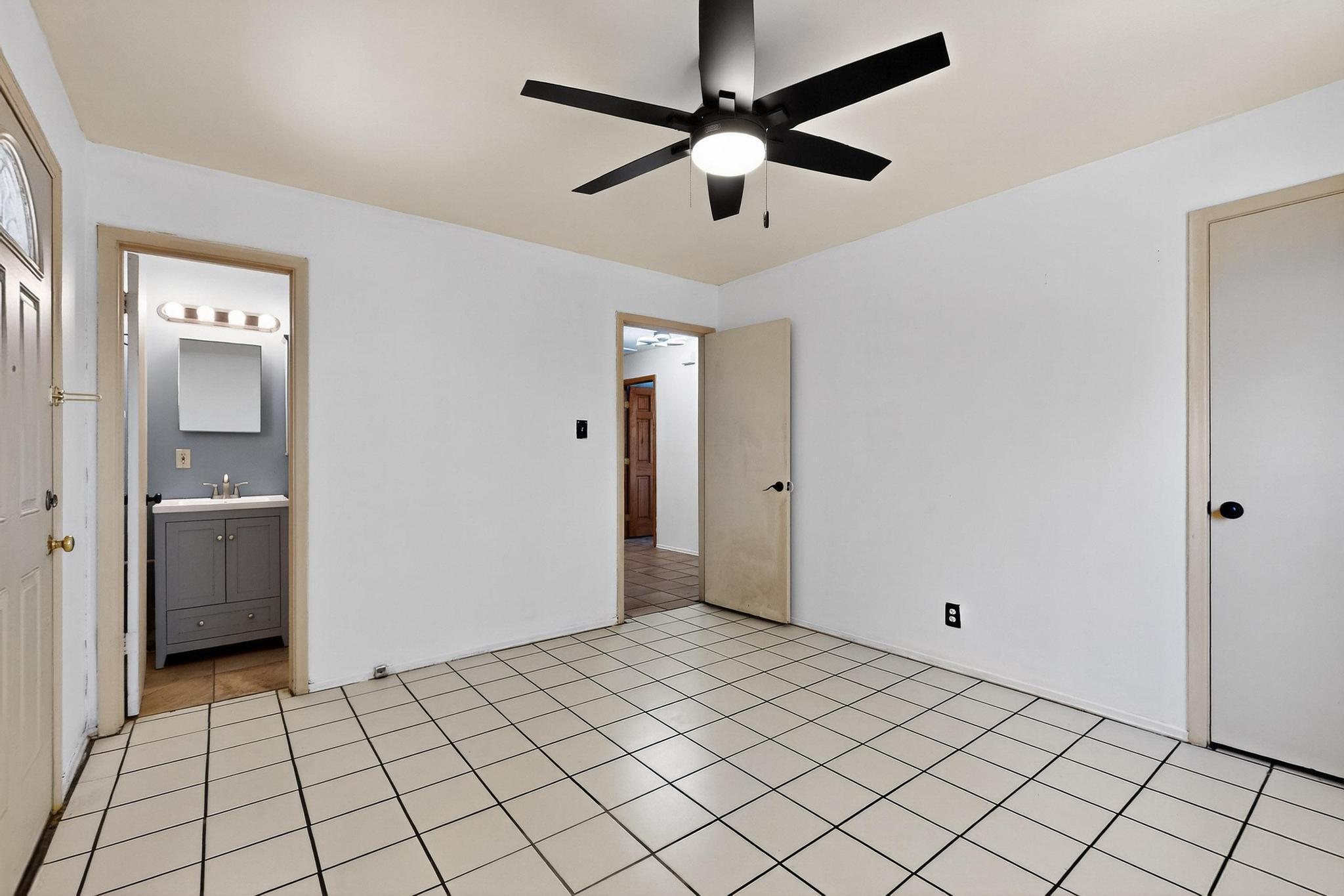 1531 Hendola Drive NE