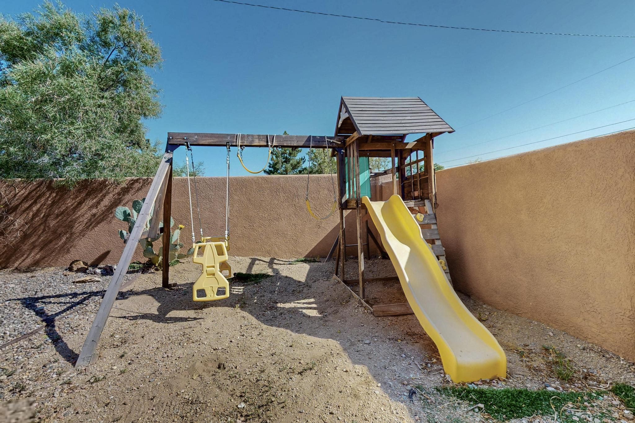 1531 Hendola Drive NE