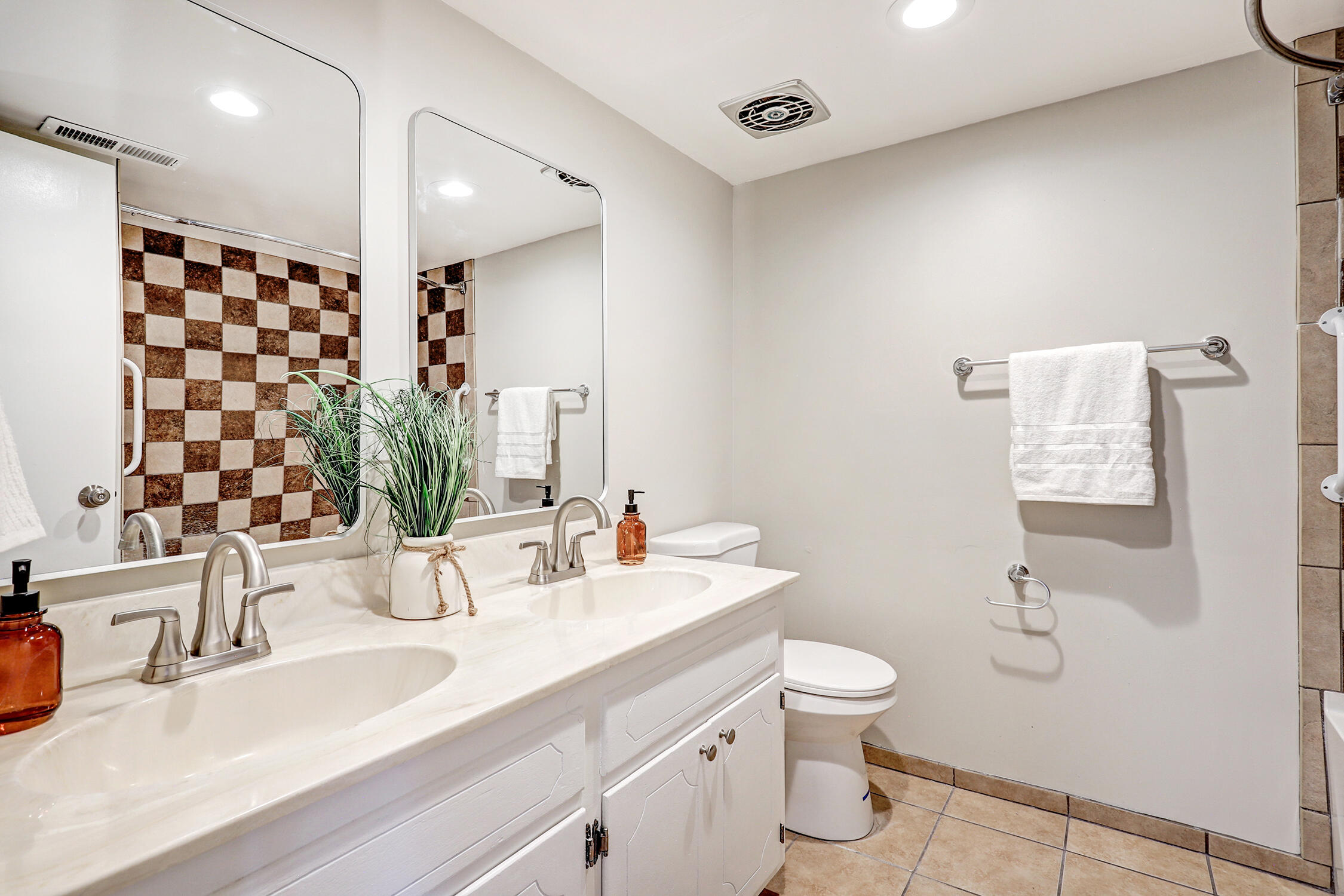 5711 Bohemio Court SW