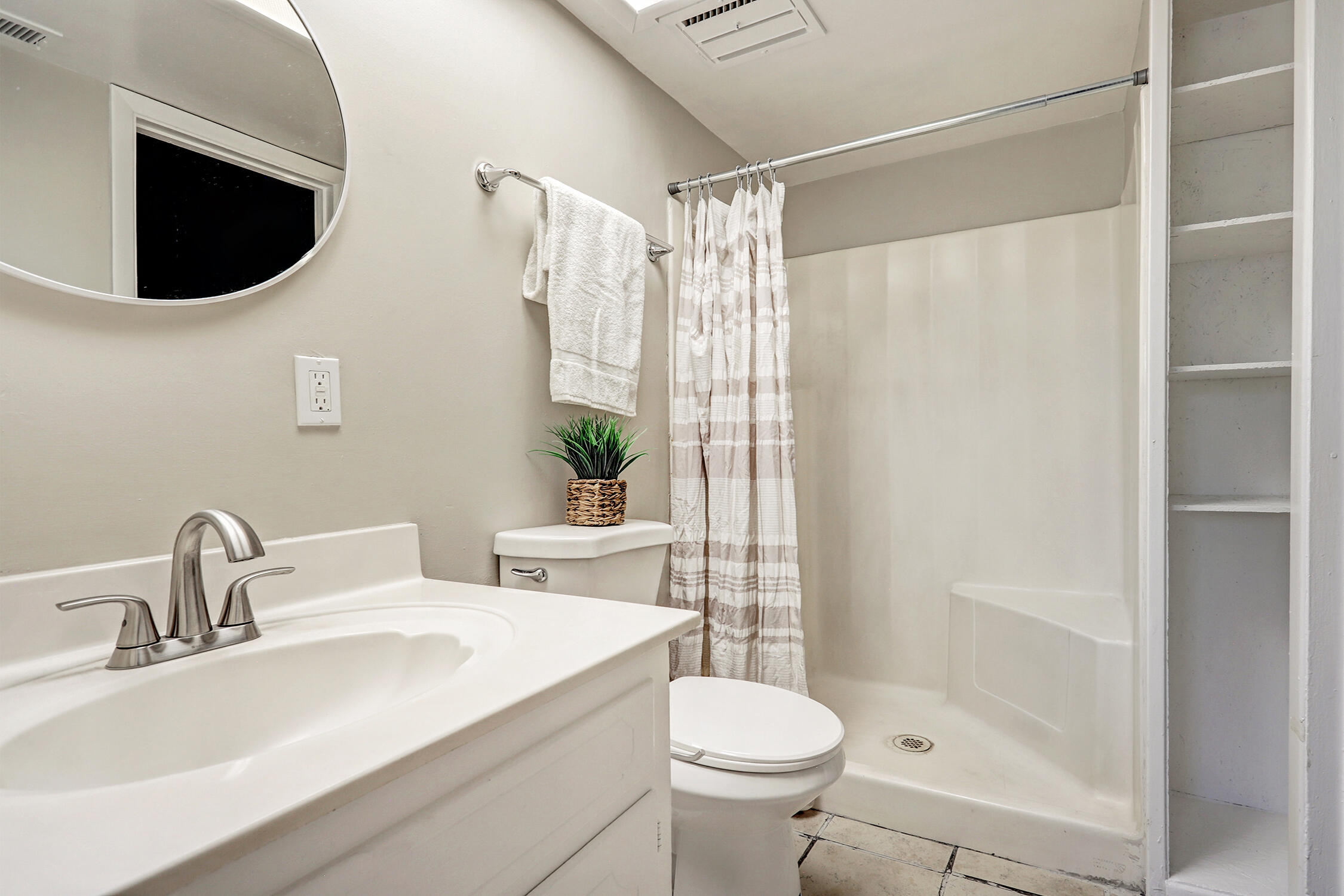 5711 Bohemio Court SW