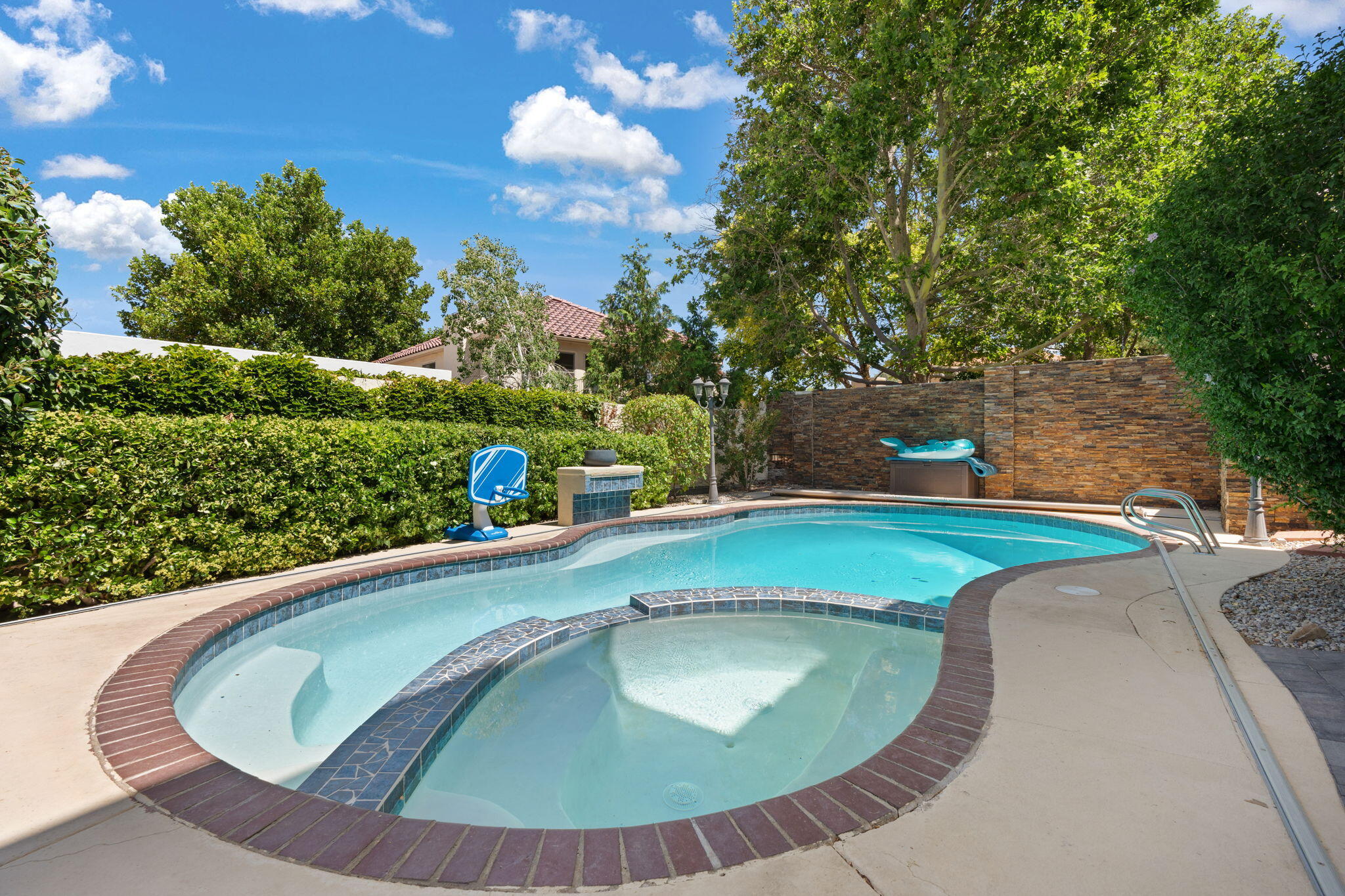 11405 PINE TOP Lane NE