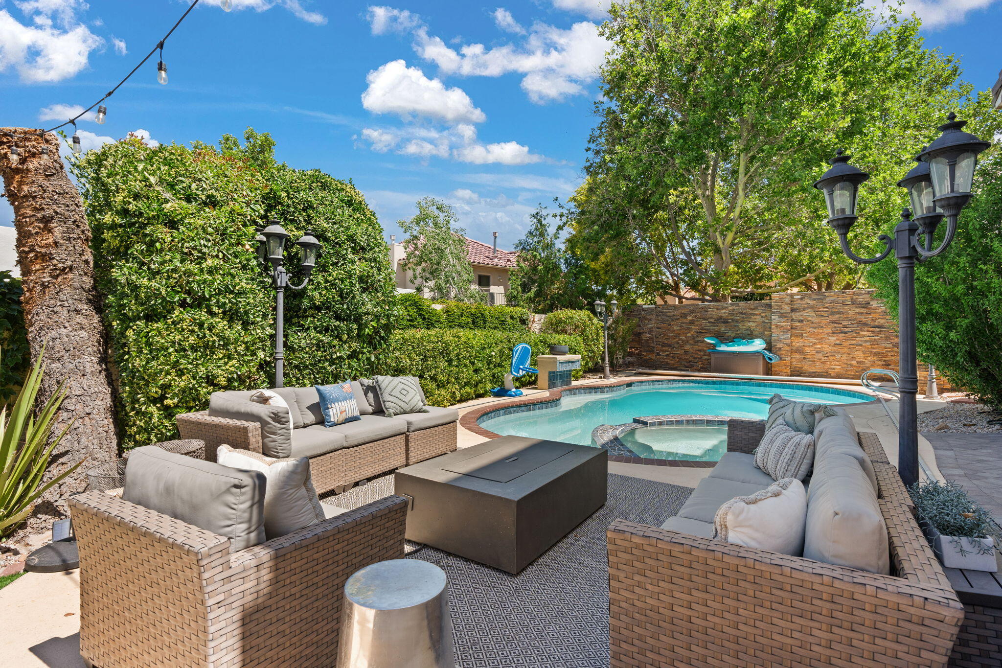 11405 PINE TOP Lane NE