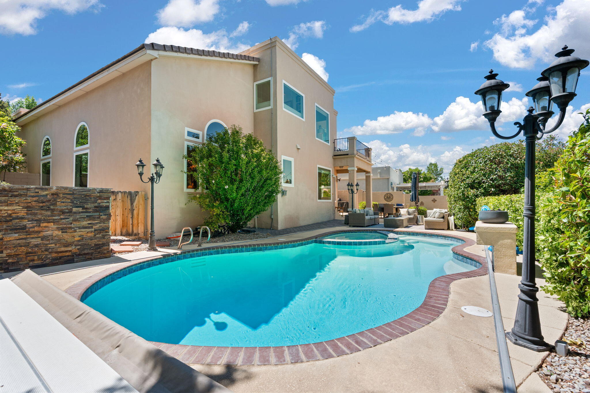 11405 PINE TOP Lane NE