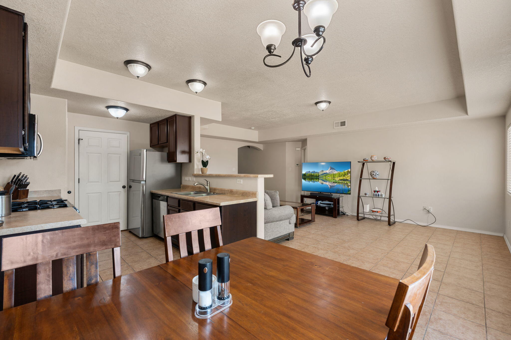 6264 AZALEAS Road NW