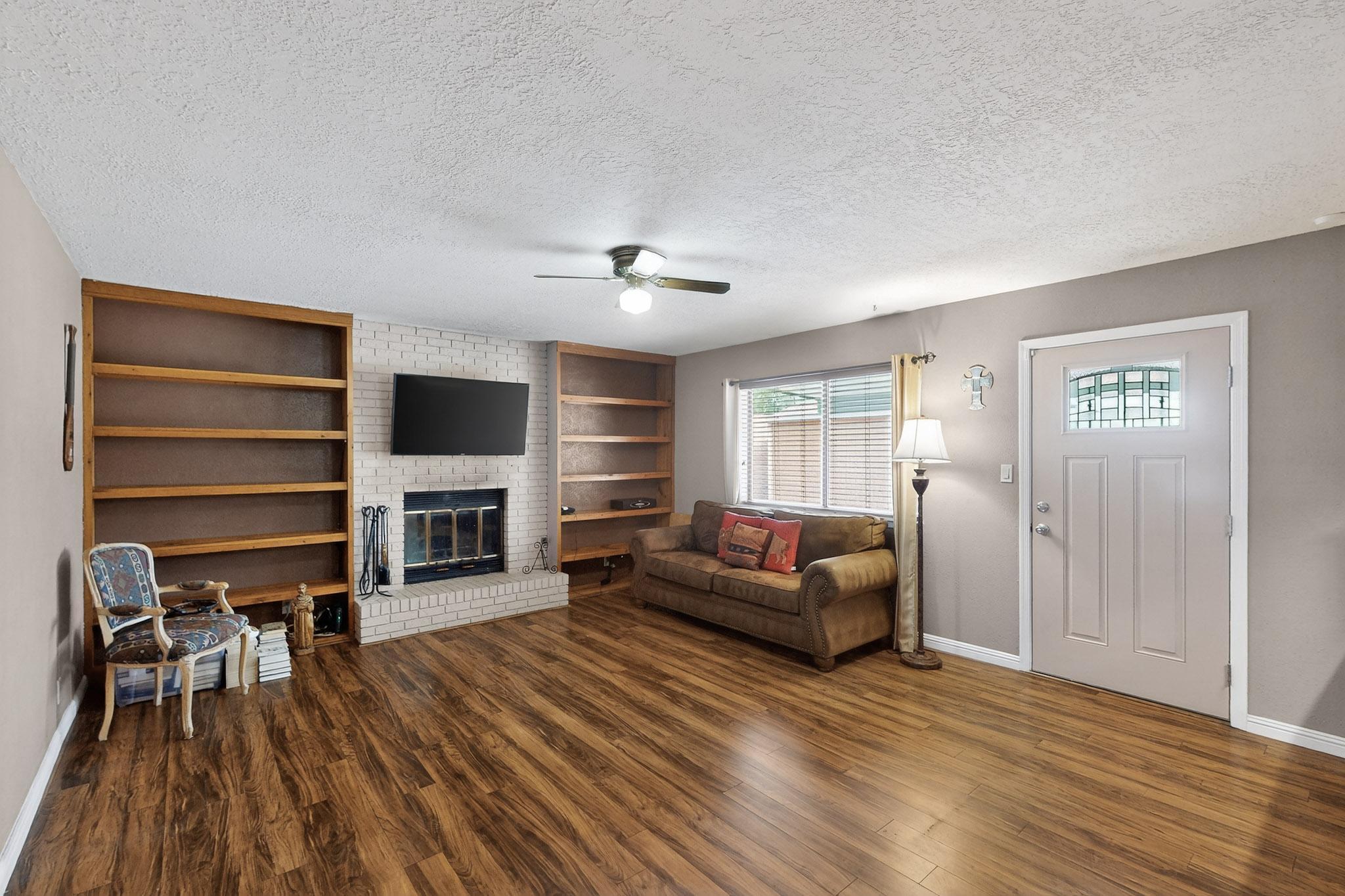 8718 LIBERTY Drive NE