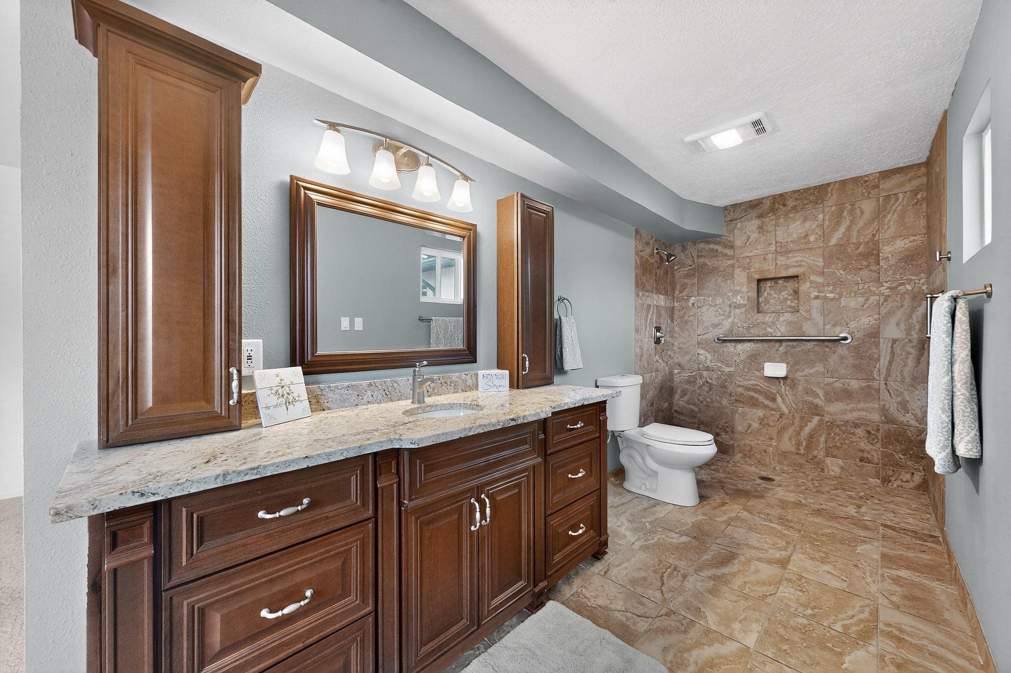 8718 LIBERTY Drive NE