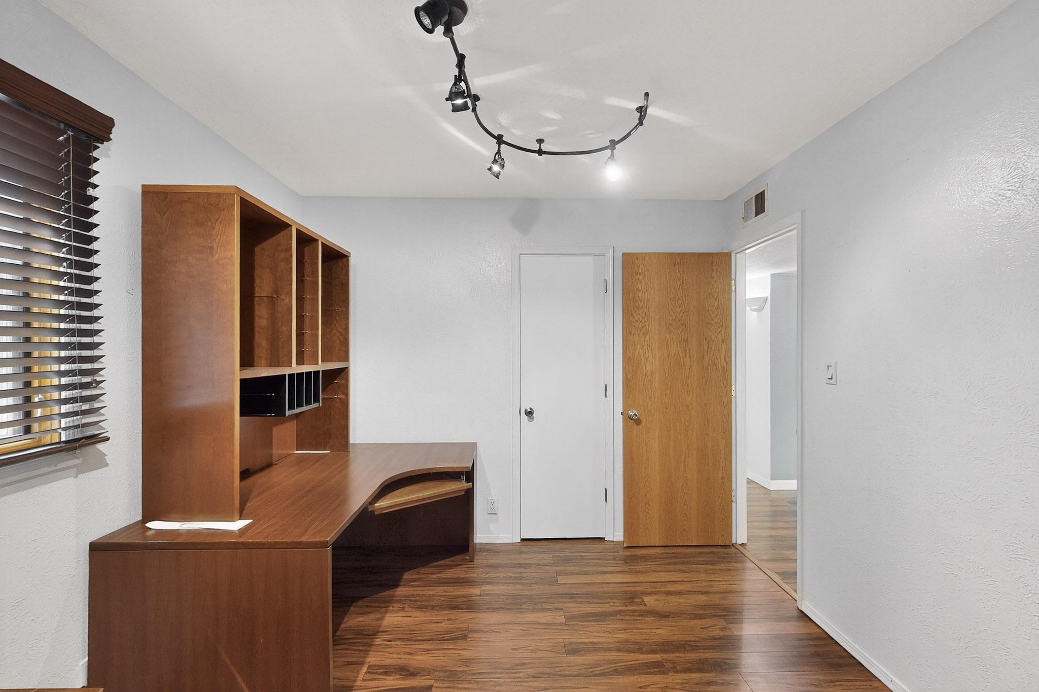 8718 LIBERTY Drive NE