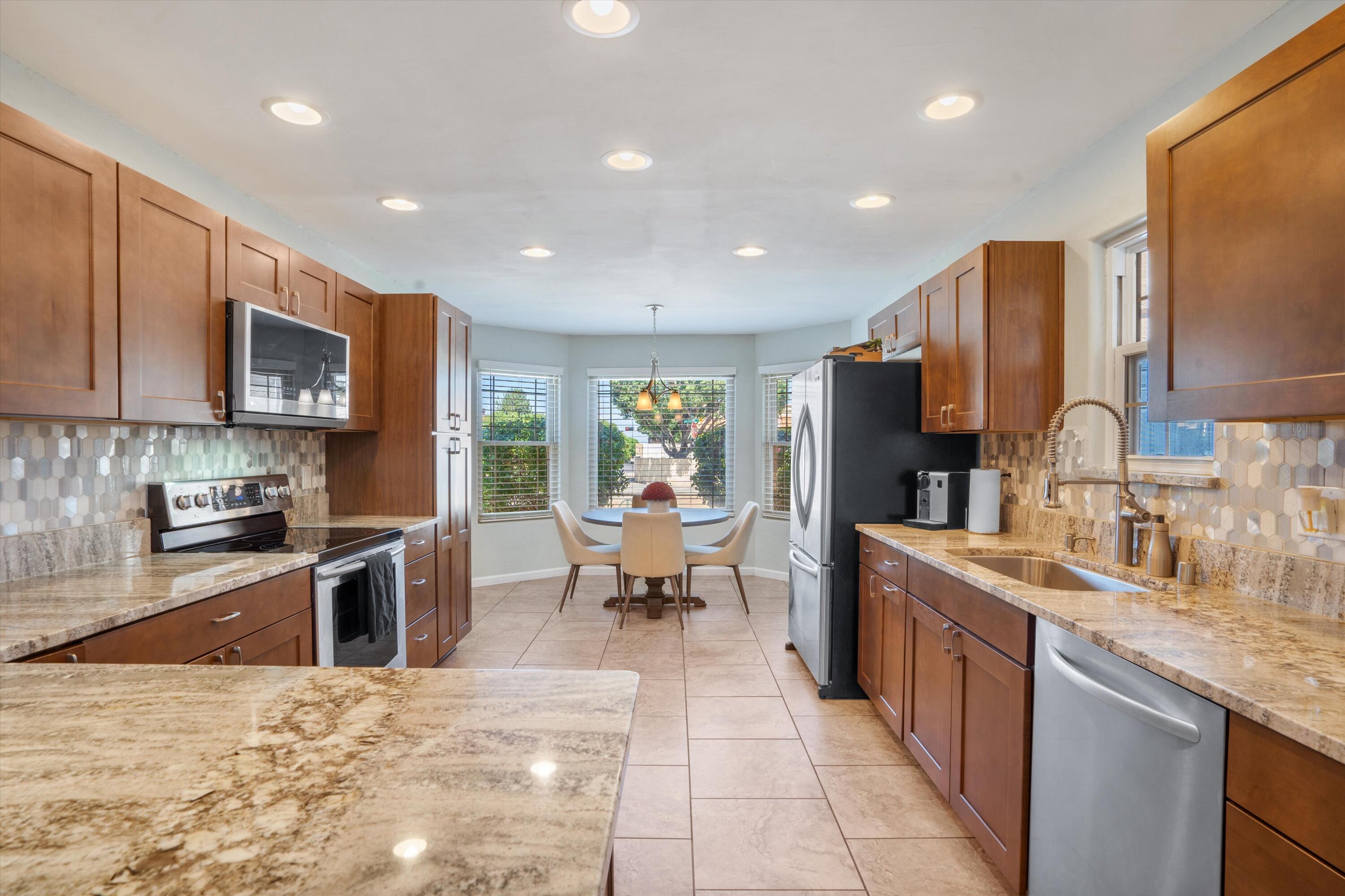 5000 OSO GRANDE Court NE