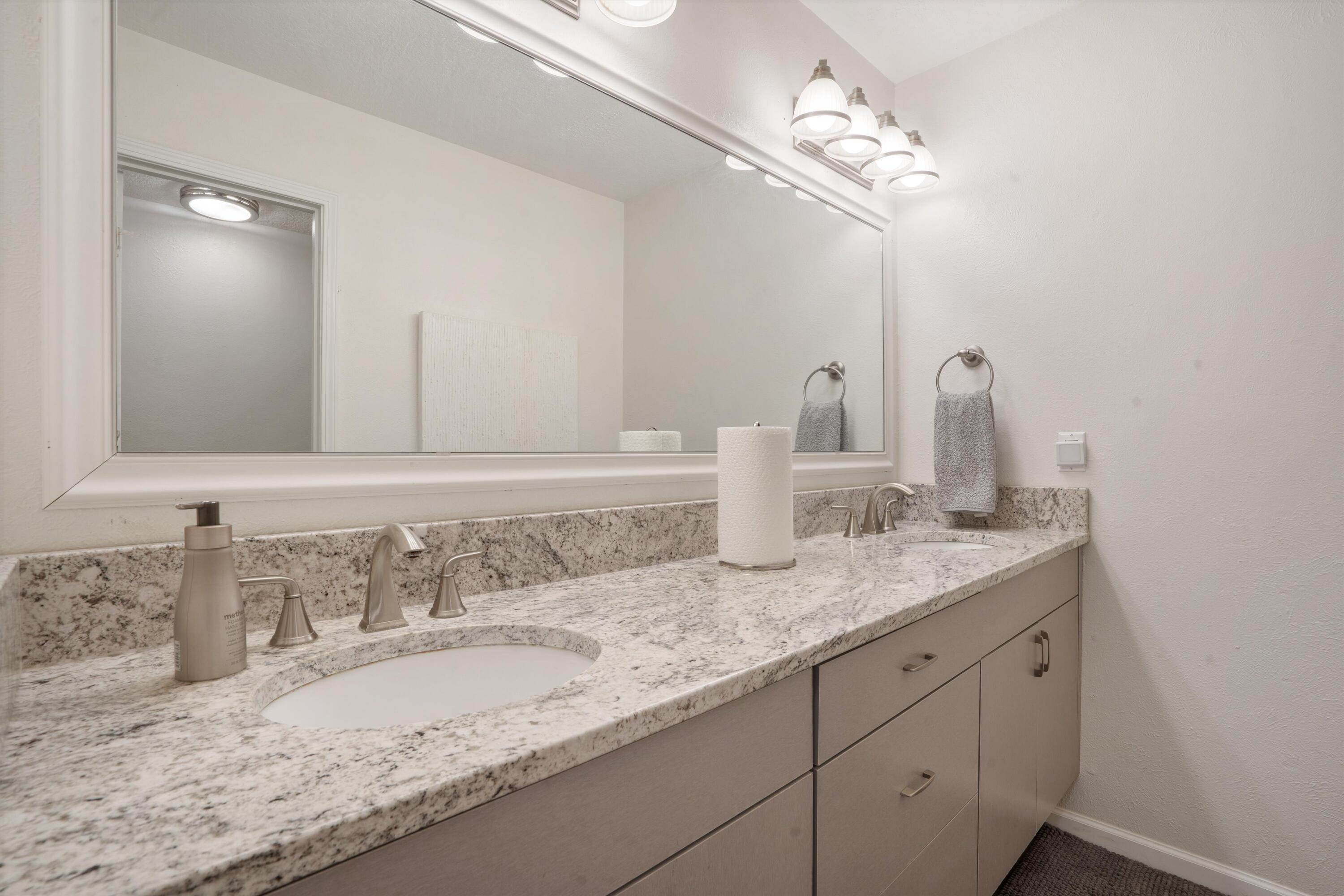 5000 OSO GRANDE Court NE