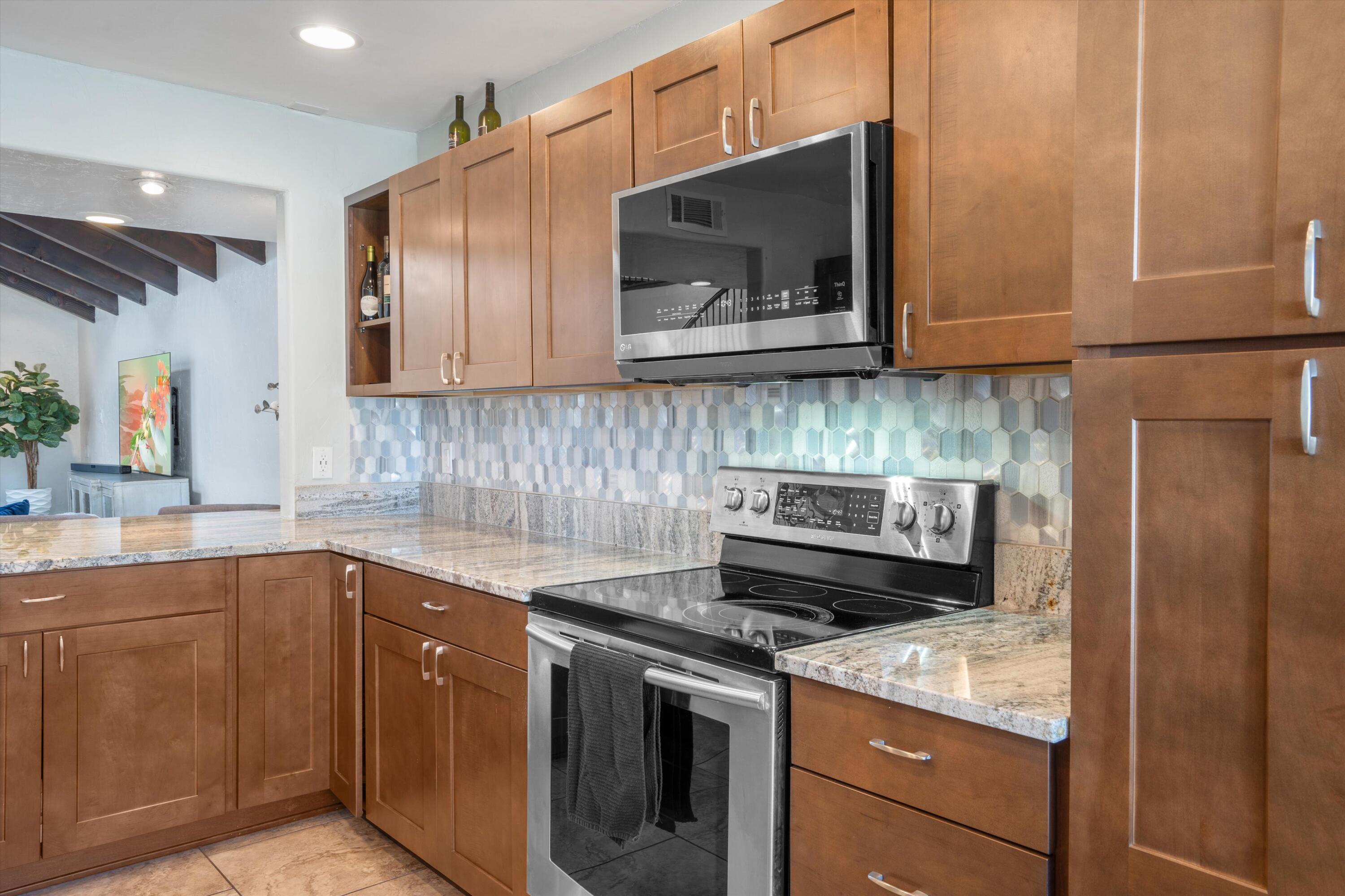 5000 OSO GRANDE Court NE